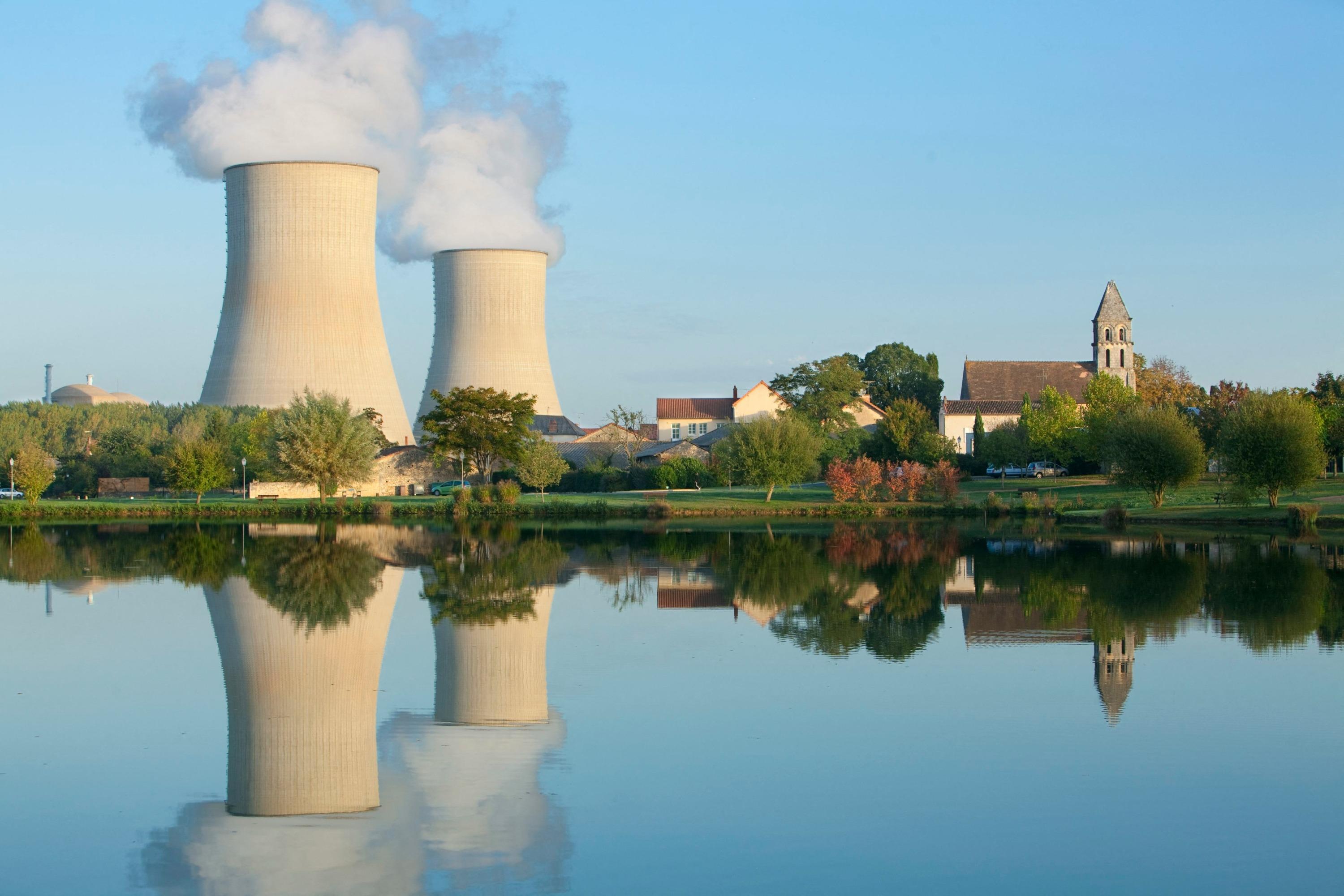 Grâce à ses centrales nucléaires, EDF peut aussi refroidir les fleuves