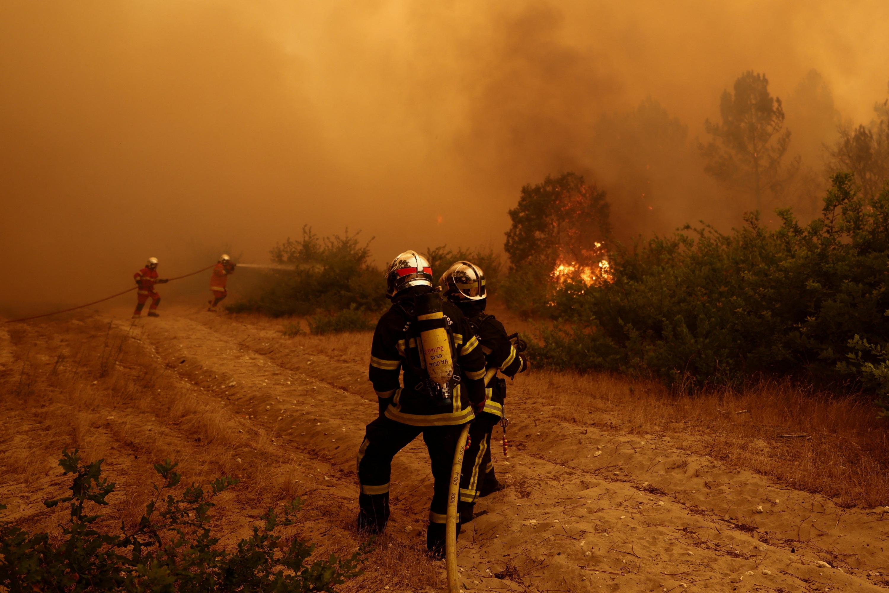 EN DIRECT - Incendies : nouvelles évacuations en cours dans quatre communes près de Bordeaux