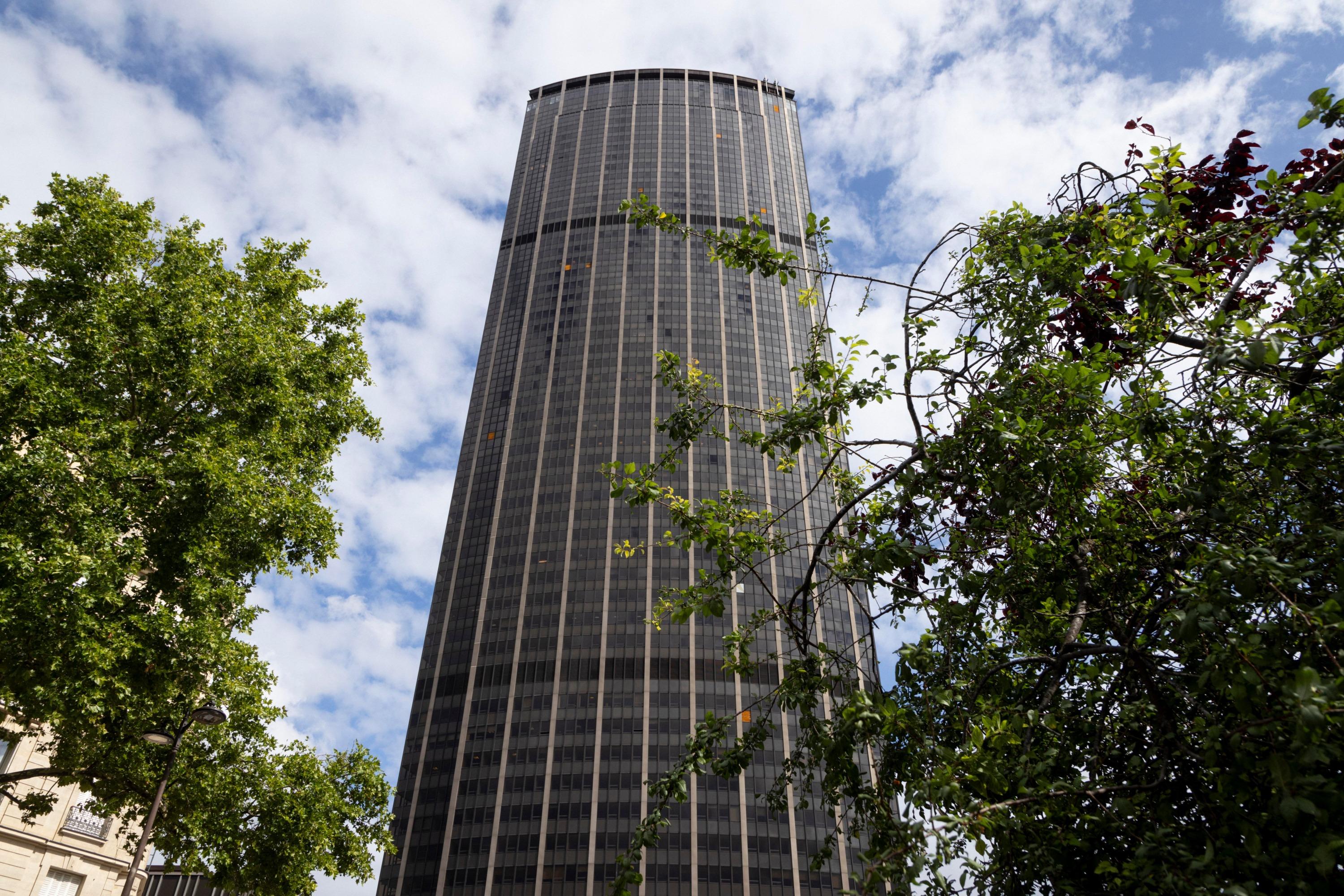 Tour Montparnasse : le maire de Paris convoque une réunion de crise pour sauver la rénovation à 800 millions d’euros