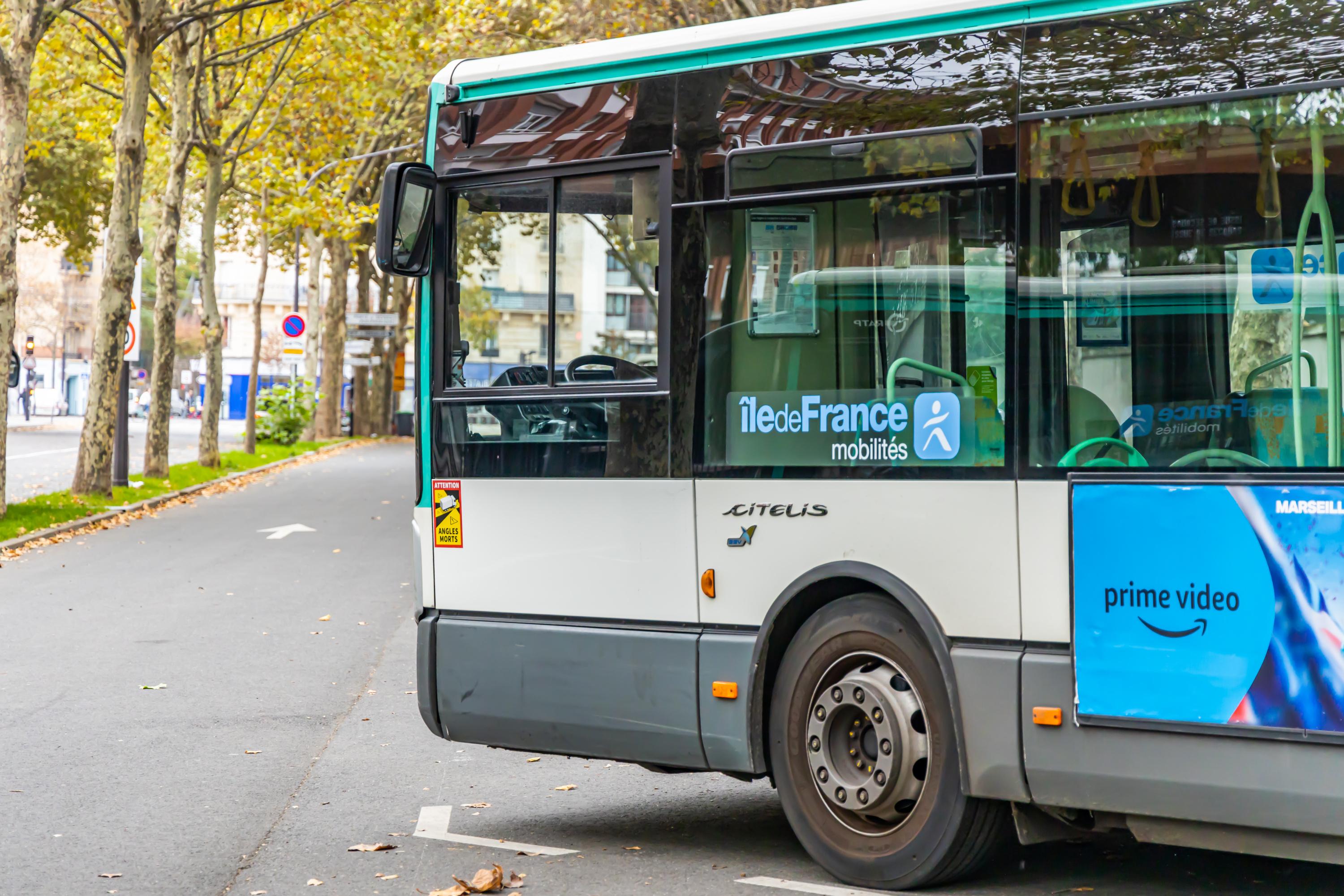 Ivry-sur-Seine : un chauffeur de bus conduisant sans permis et sous stupéfiants percute un piéton