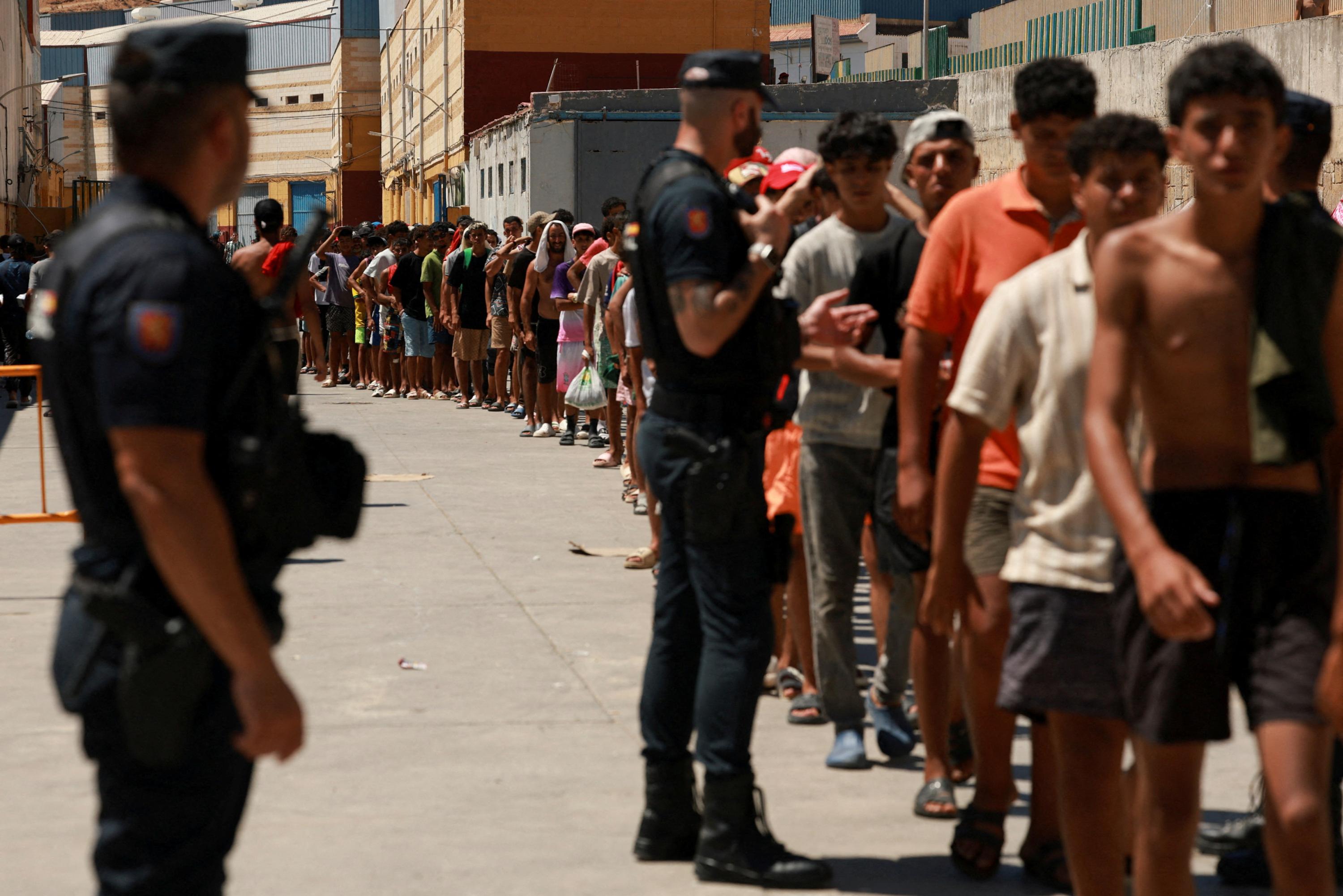 Contrôle des frontières : le bras de fer se durcit entre Madrid et Rome
