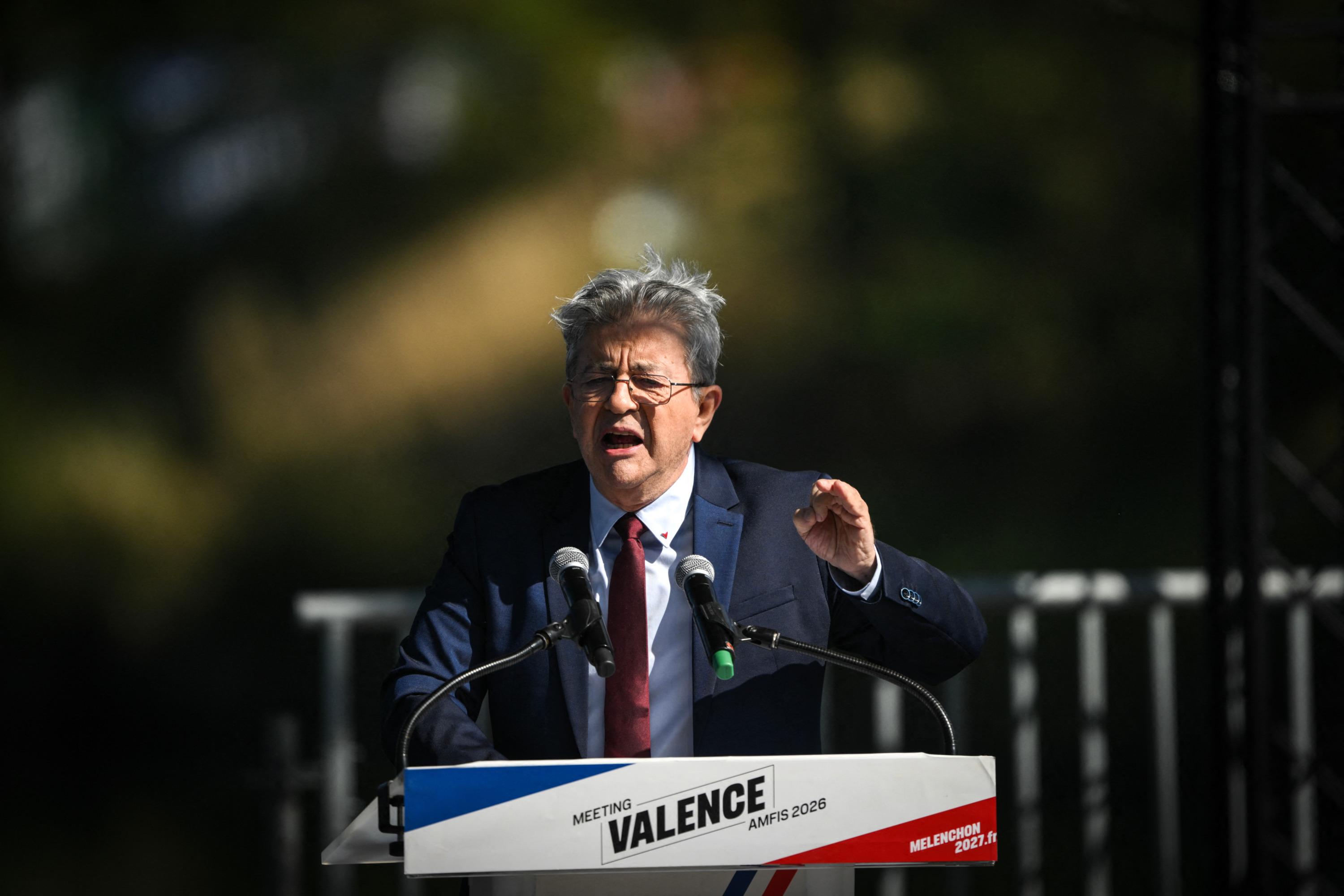 EN DIRECT - Présidentielle 2027 : Mélenchon s’adresse aux préfets : «Nous ne sommes pas vos copains !»