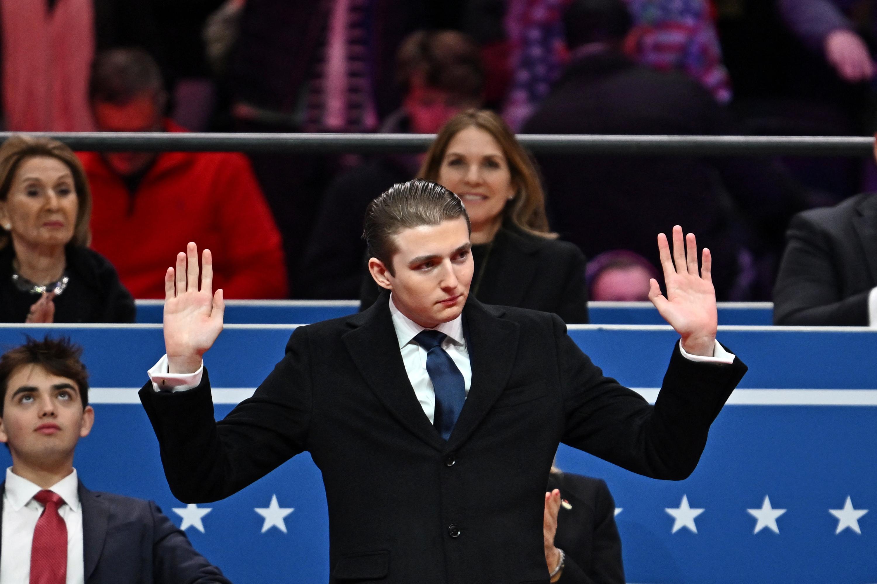 «Où et comment tuer Barron Trump ?» : une vidéo promet 10 millions de dollars contre la tête du fils de Donald Trump