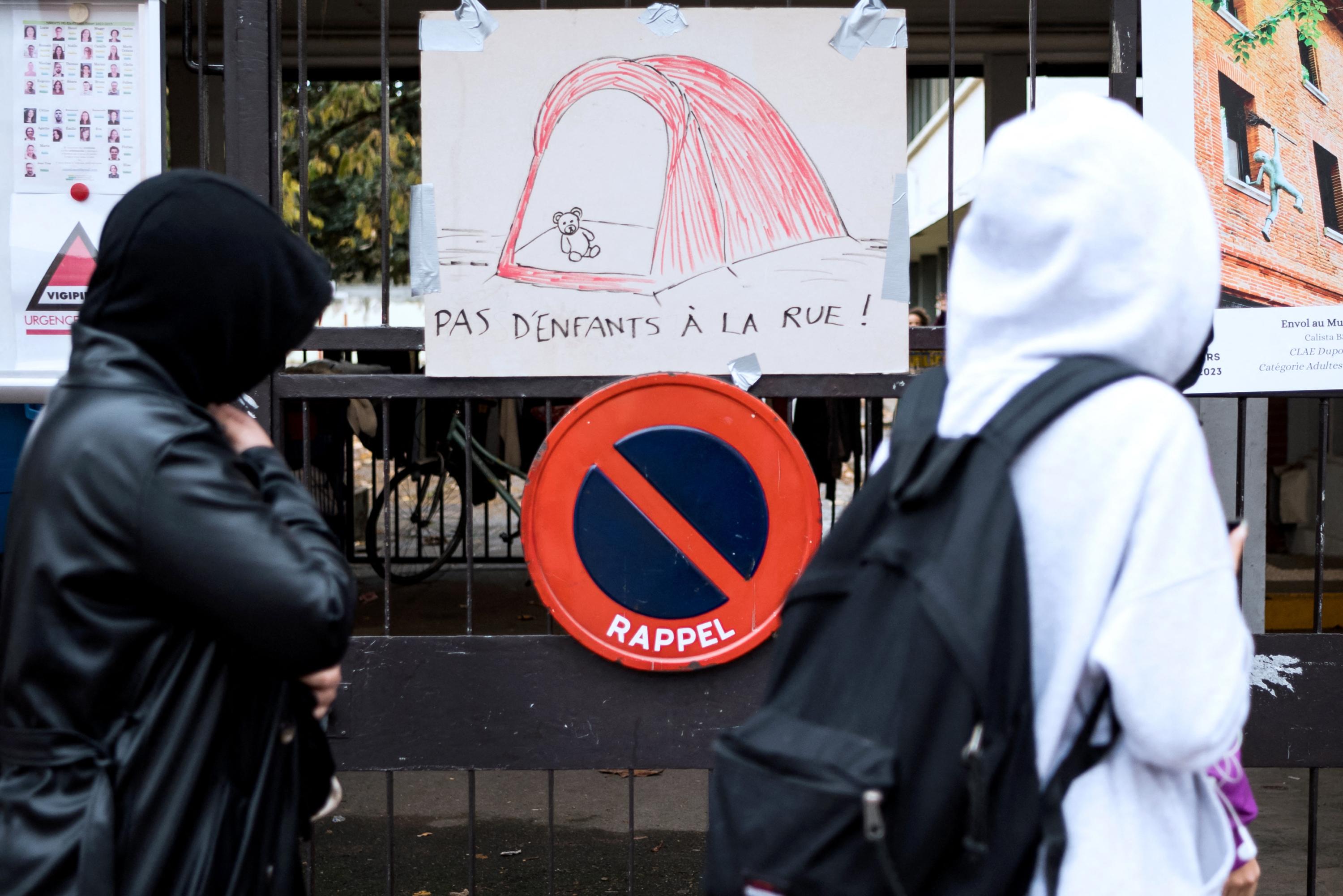 «Il est urgent que les décideurs publics agissent» : le nombre d'enfants à la rue en hausse de 42% depuis 2022