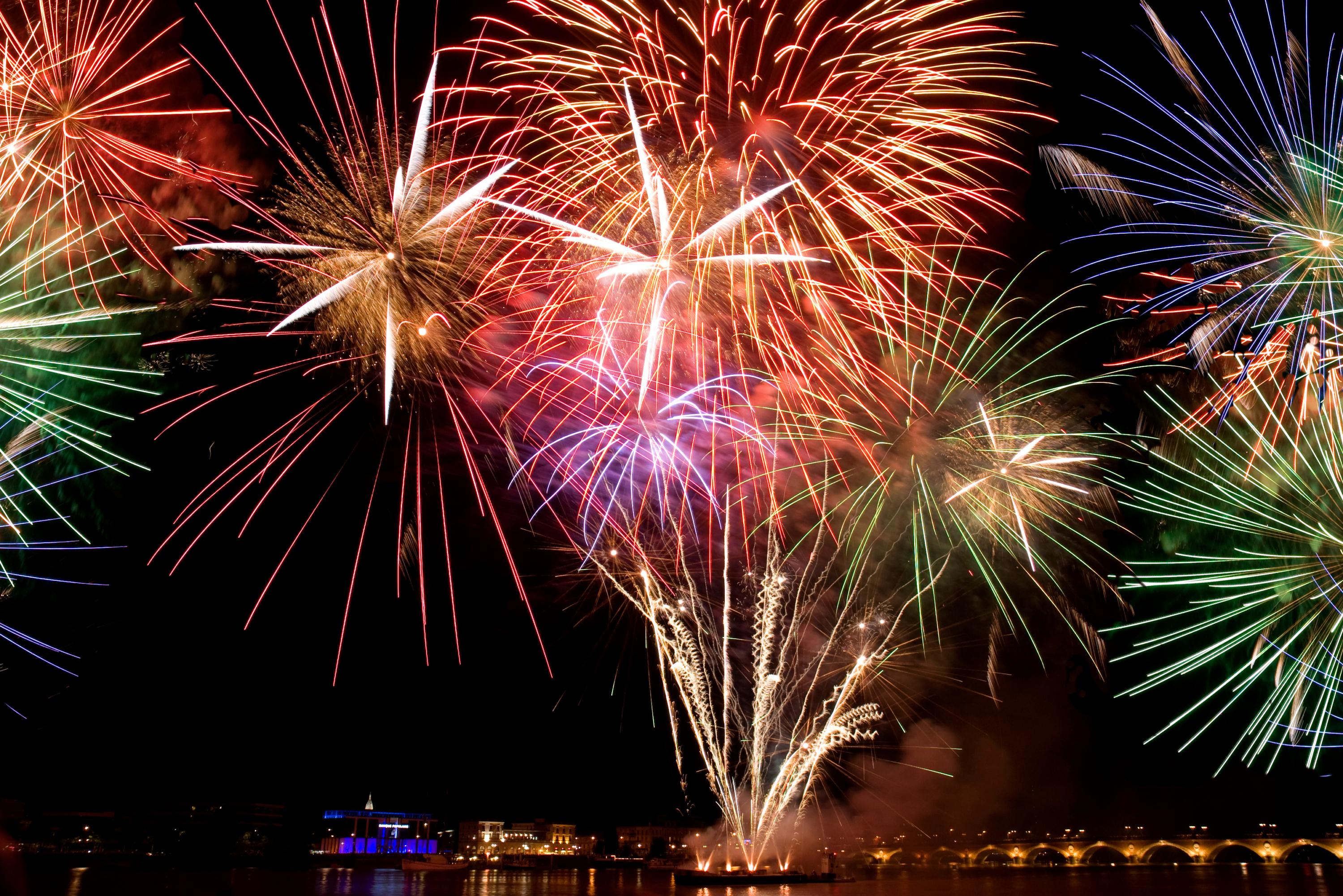 Annulations en cascade, pertes financières... Après des canicules à répétition, quel avenir pour les feux d’artifice estivaux en France ?