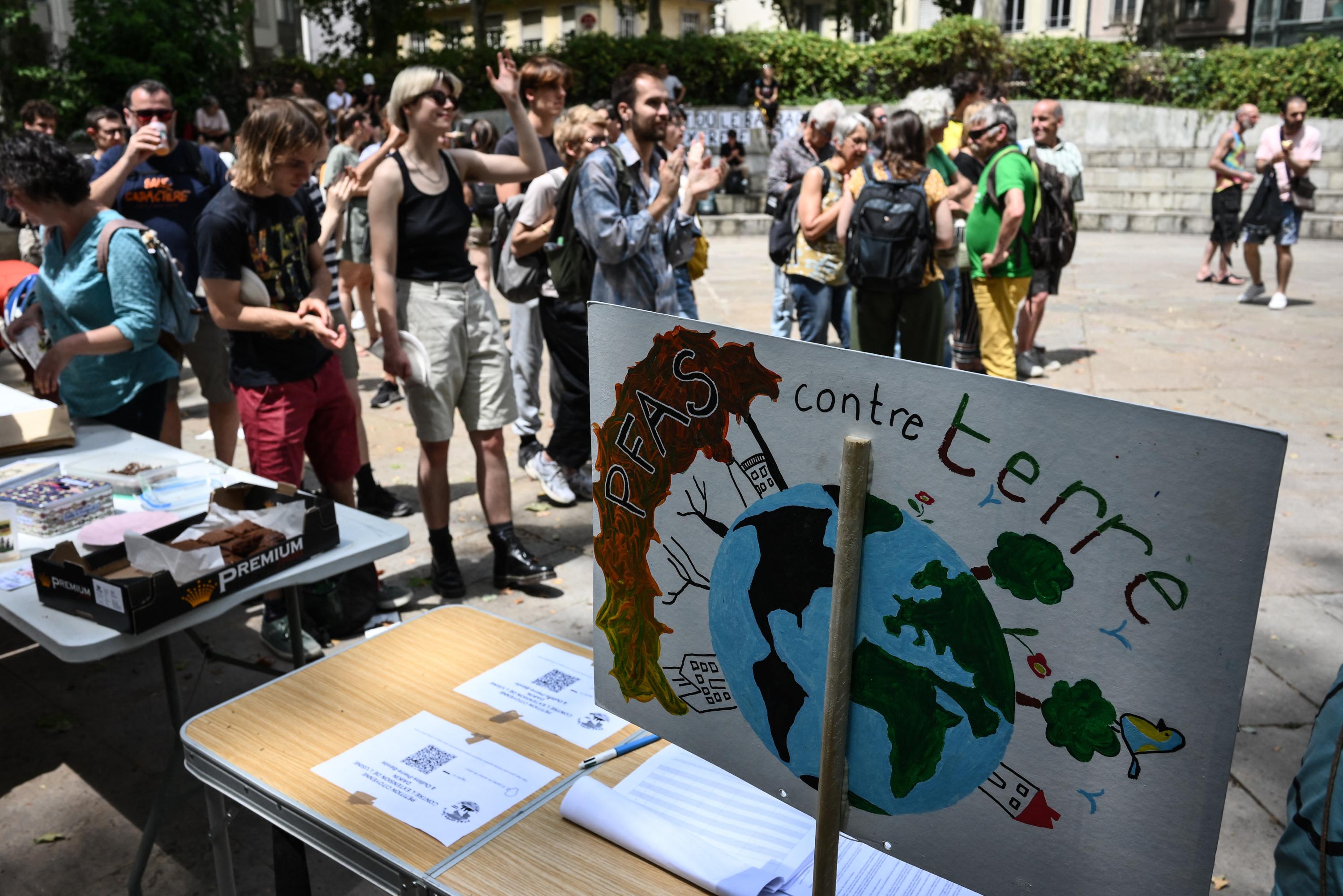 JO d’hiver 2030 : dans la « vallée de la chimie », au sud de Lyon, les riverains veulent accueillir les athlètes « sans PFAS »