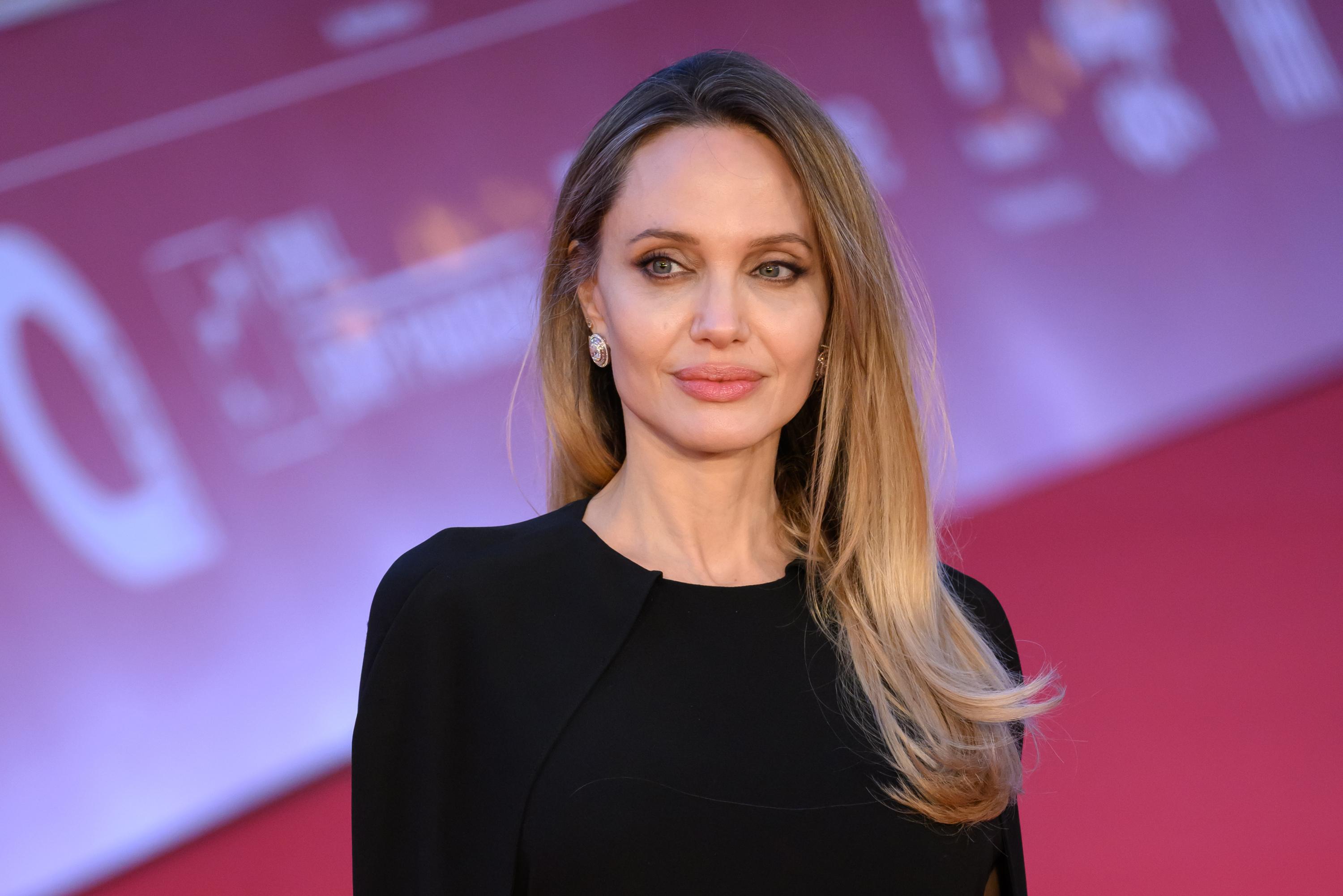«Son fils a participé à une séance d’entraînement» : Angelina Jolie aperçue dans un club de boxe en Ukraine
