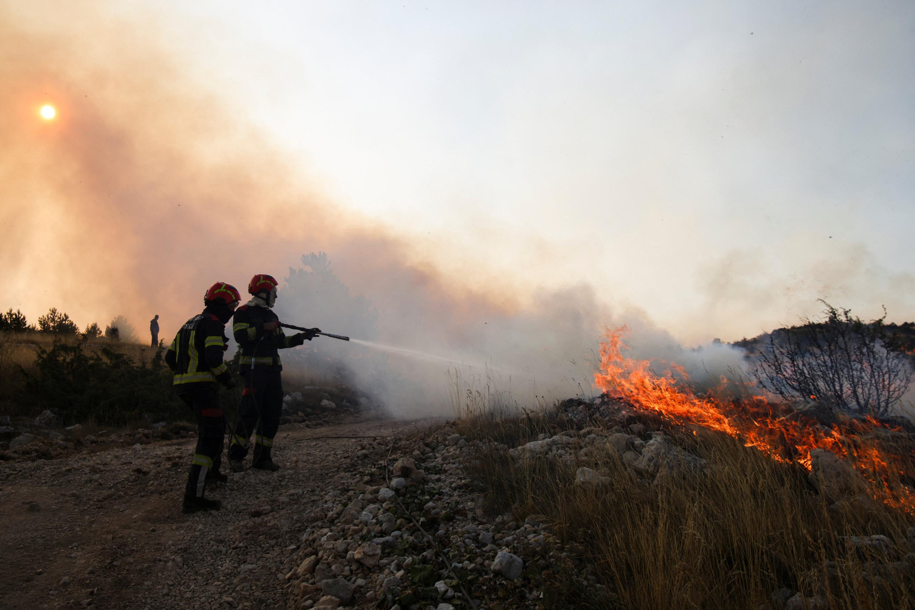 Croatie : alerte activée sur une île où un feu a déjà brûlé 3.000 hectares