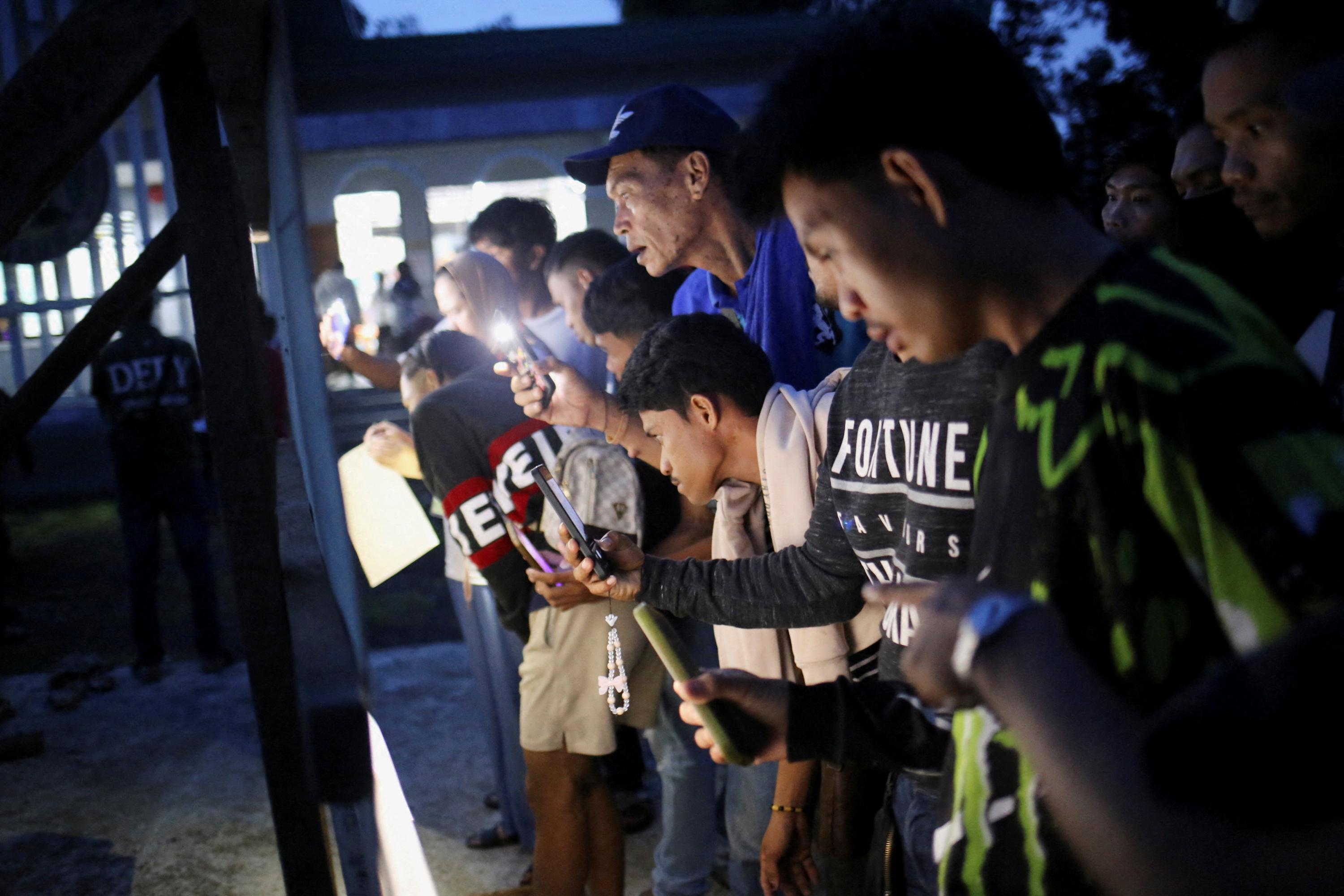 Philippines: vote historique dans une région autonome, terni par une fusillade mortelle