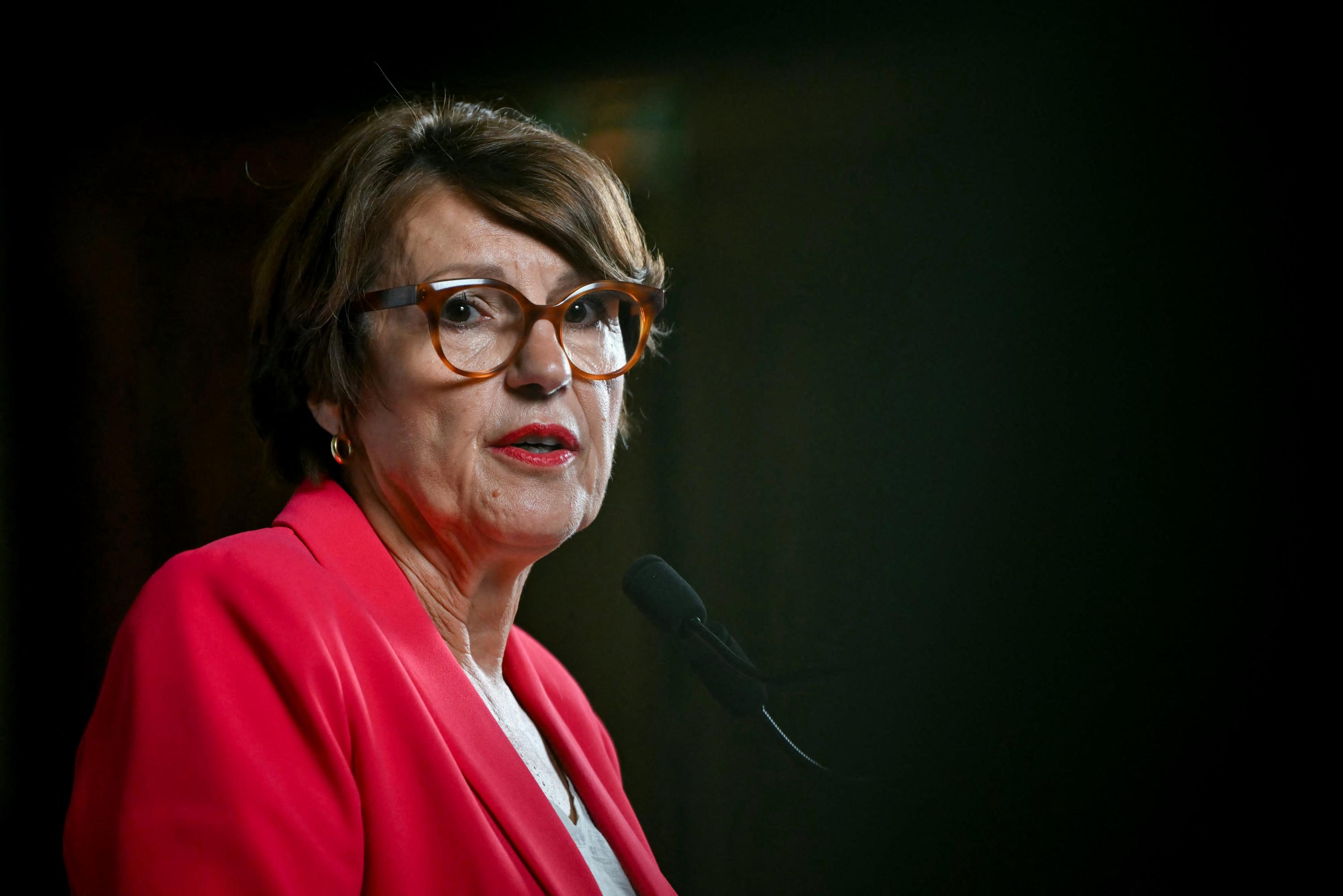 Élevage : Annie Genevard envisage le suivi GPS de certains loups