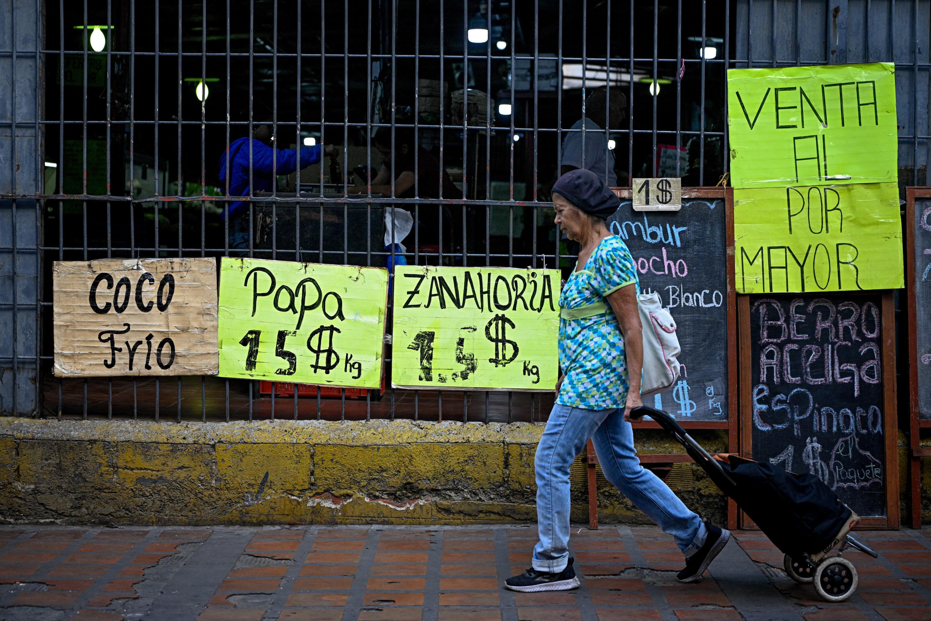 Accord pétrolier, séisme, hyperinflation… Neuf mois après la capture de Maduro, la fragile reprise de l’économie vénézuélienne