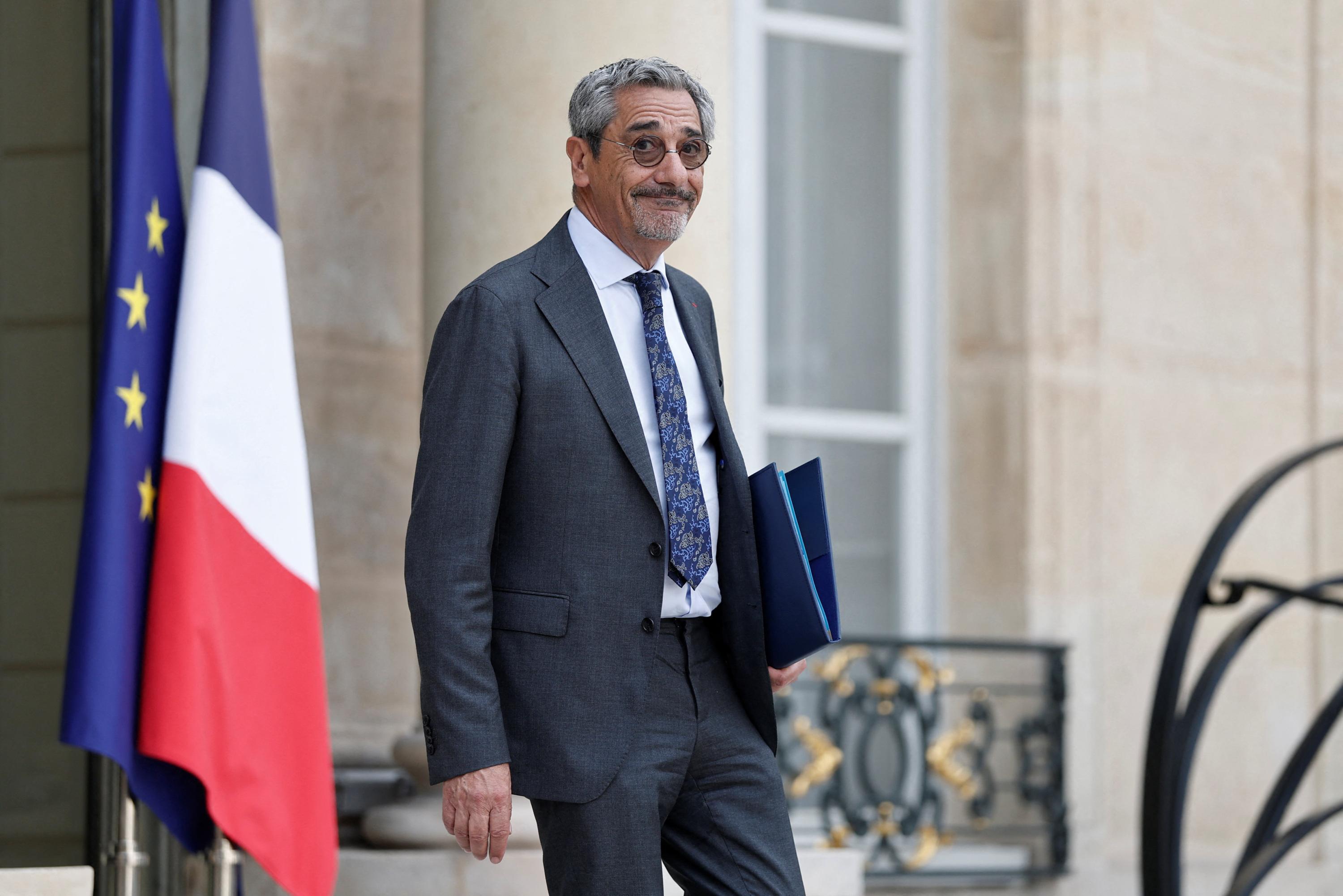 Carburants : l’aide aux grands rouleurs «ne s’arrêtera pas au 30 septembre», promet le ministre du Commerce Serge Papin