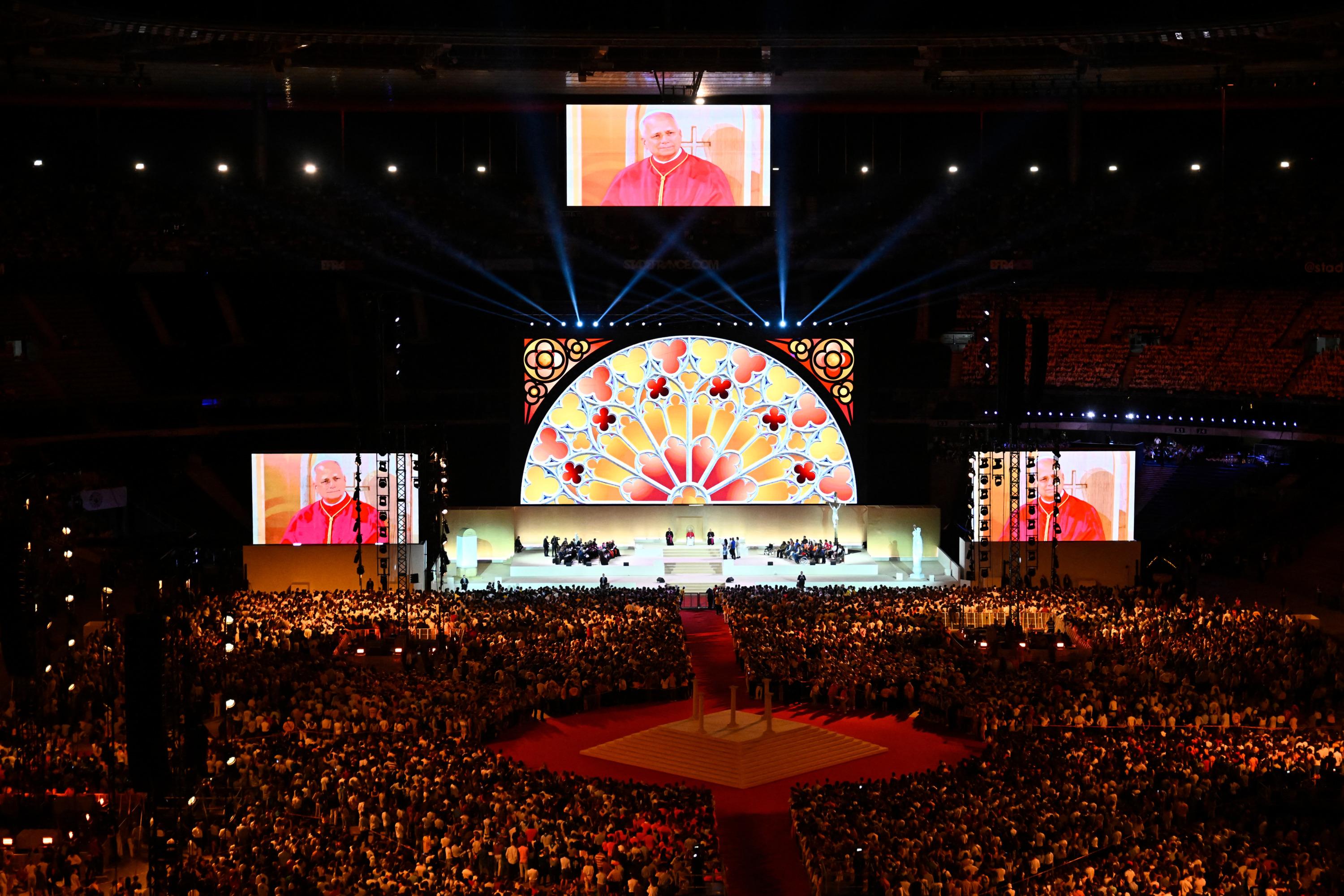 EN DIRECT - Visite de Léon XIV : après l’arrivée du pape au Stade de France, un spectacle «dans les pas des saints»