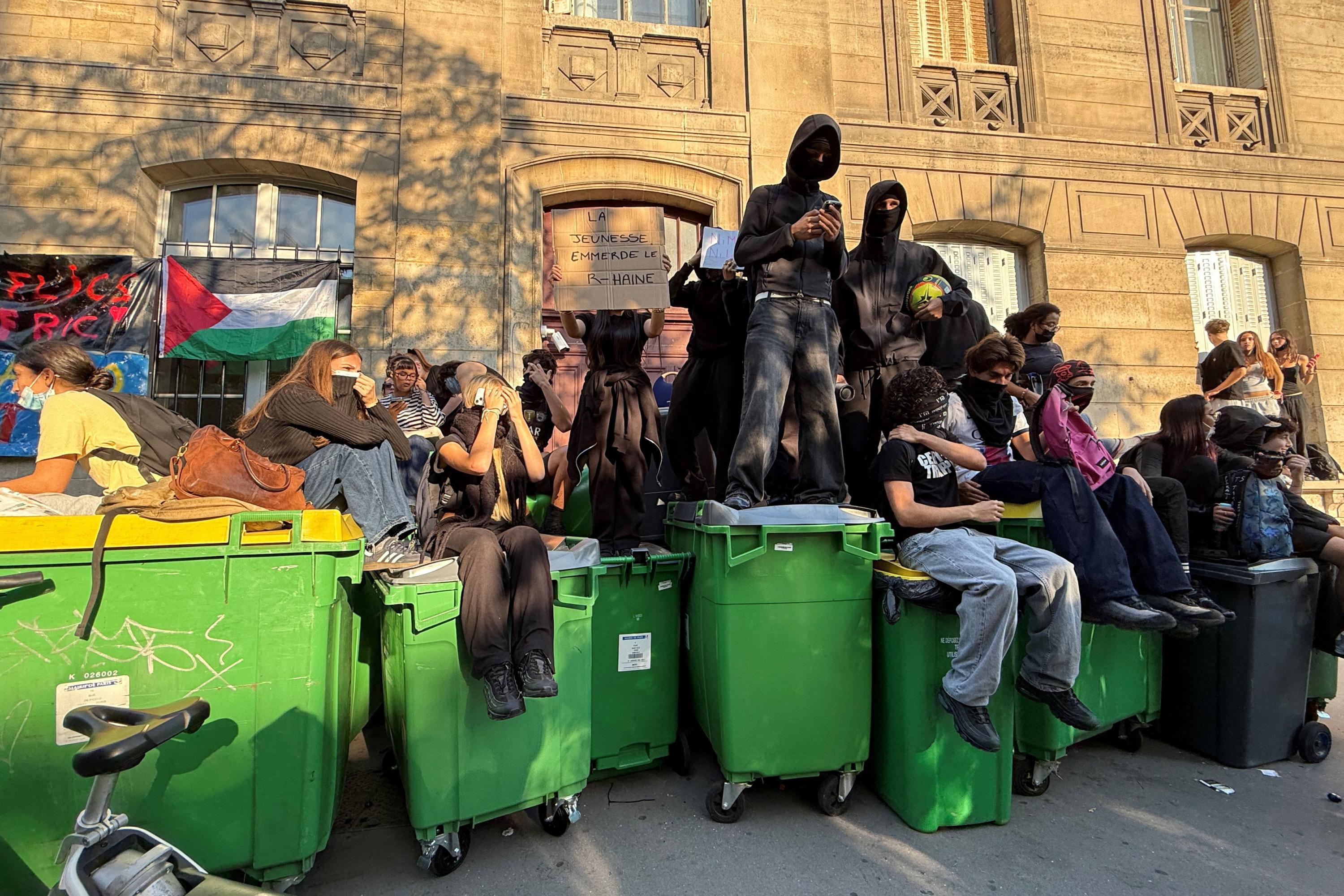EN DIRECT - Blocage des lycées : la mobilisation se poursuit, des tensions dans plusieurs villes