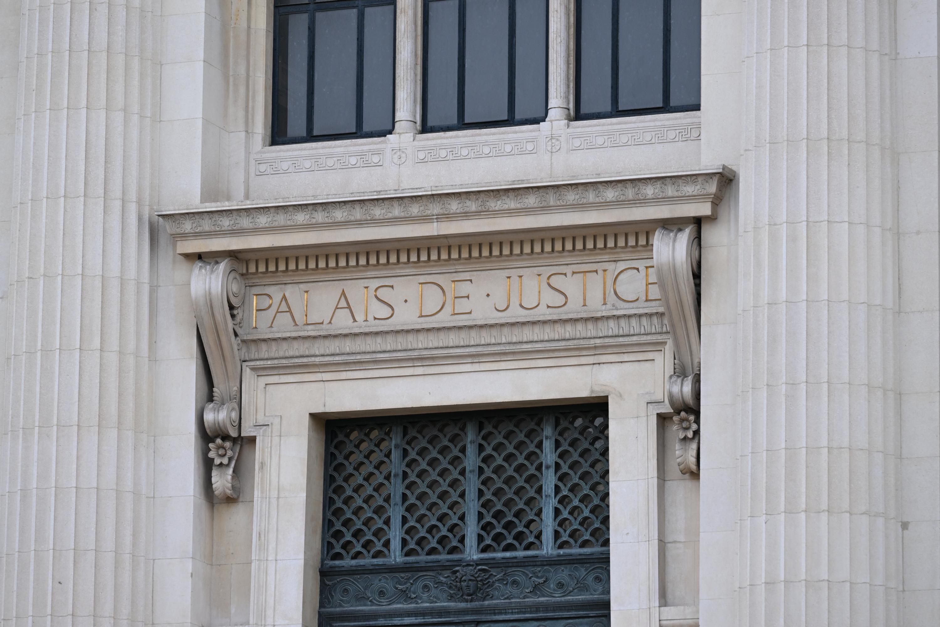 Jura : un homme jugé pour avoir violé et prostitué son fils de ses 7 à 14 ans