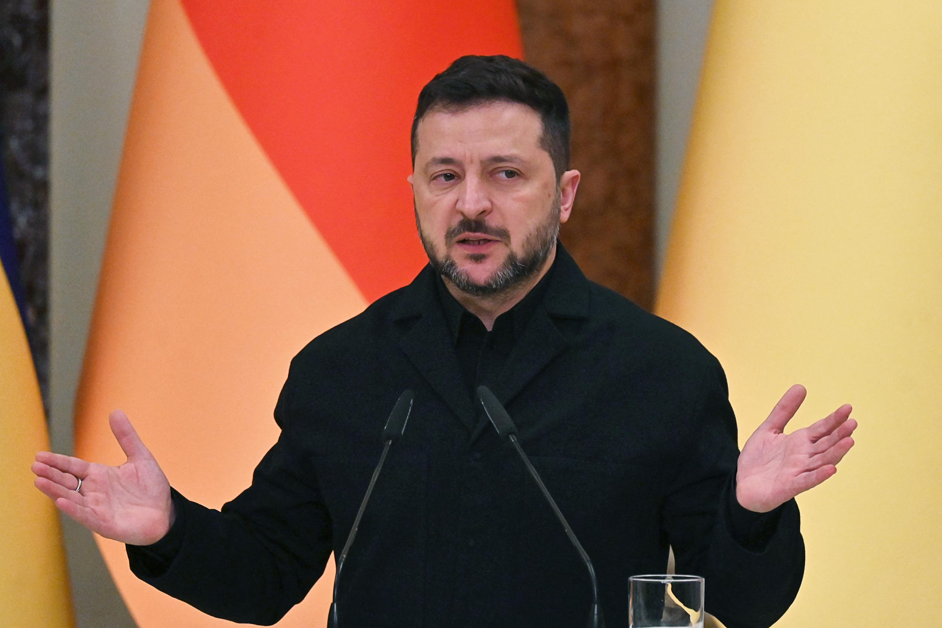 Guerre en Ukraine : Volodymyr Zelensky affirme que des drones russes ont frappé un navire en mer Noire