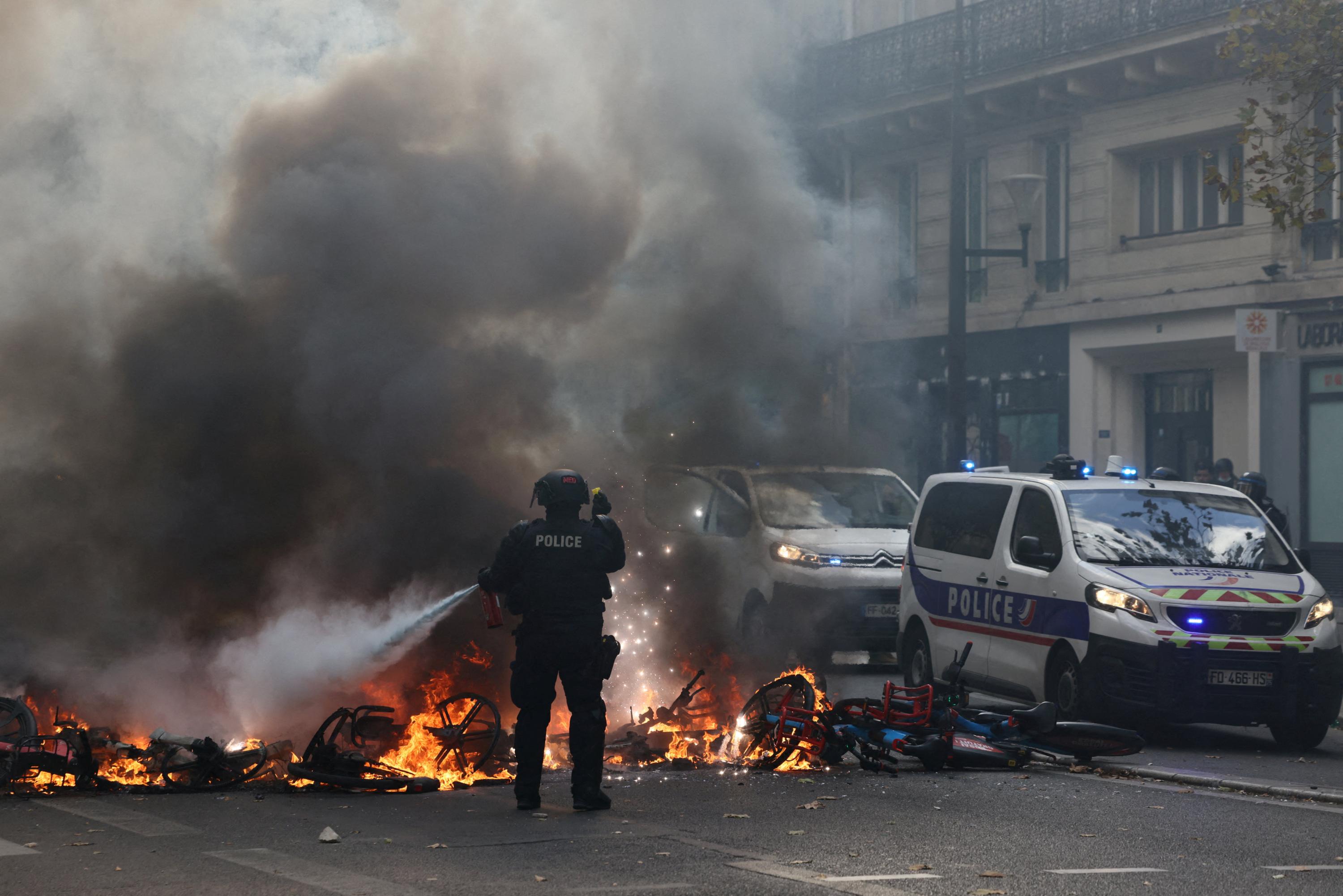 EN DIRECT - Violences urbaines : accord entre les groupes à l’Assemblée pour lancer une commission d’enquête, de nouveaux couvre-feux ce soir