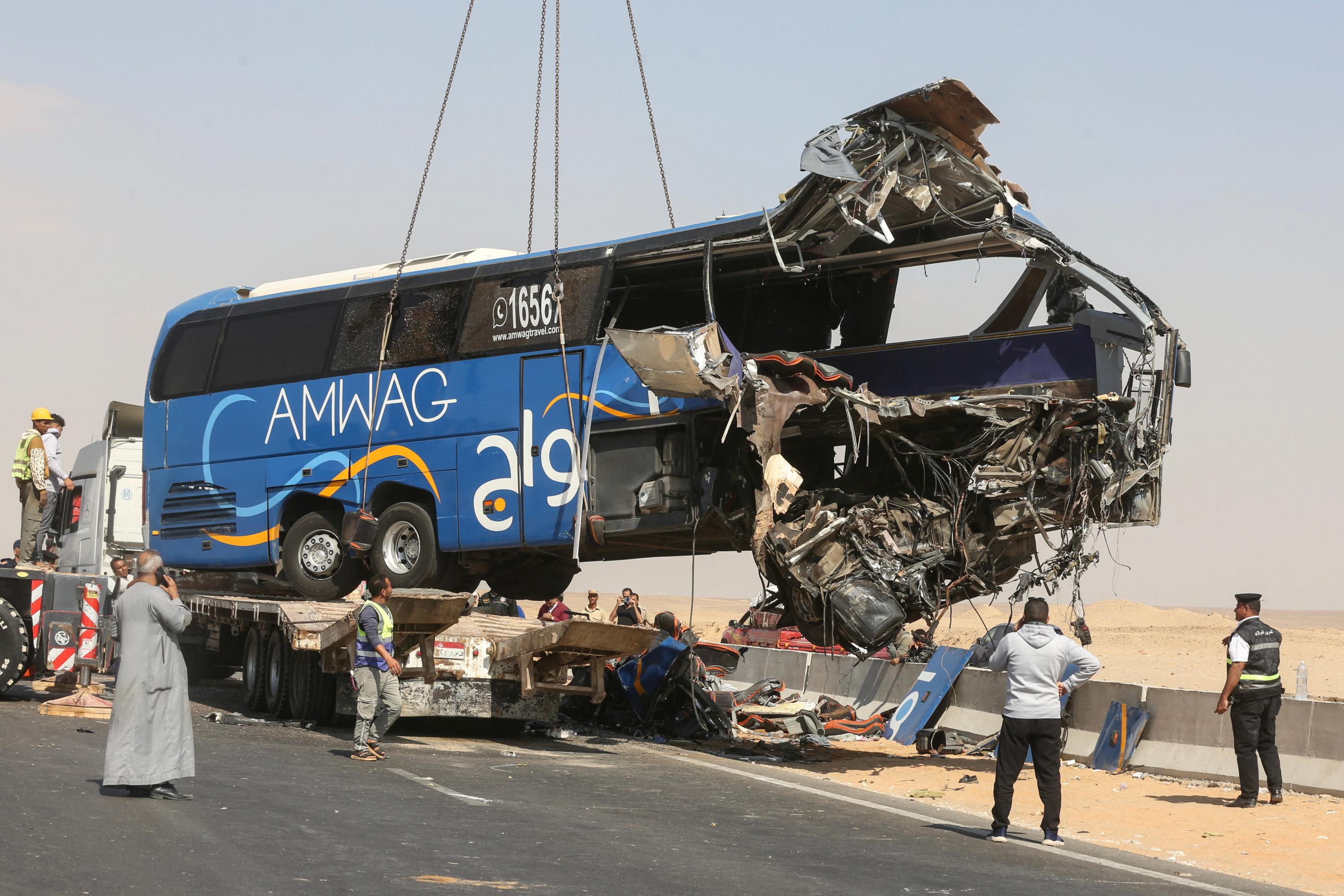 Égypte : une collision entre un bus touristique et un poids lourd provoque la mort de 13 personnes