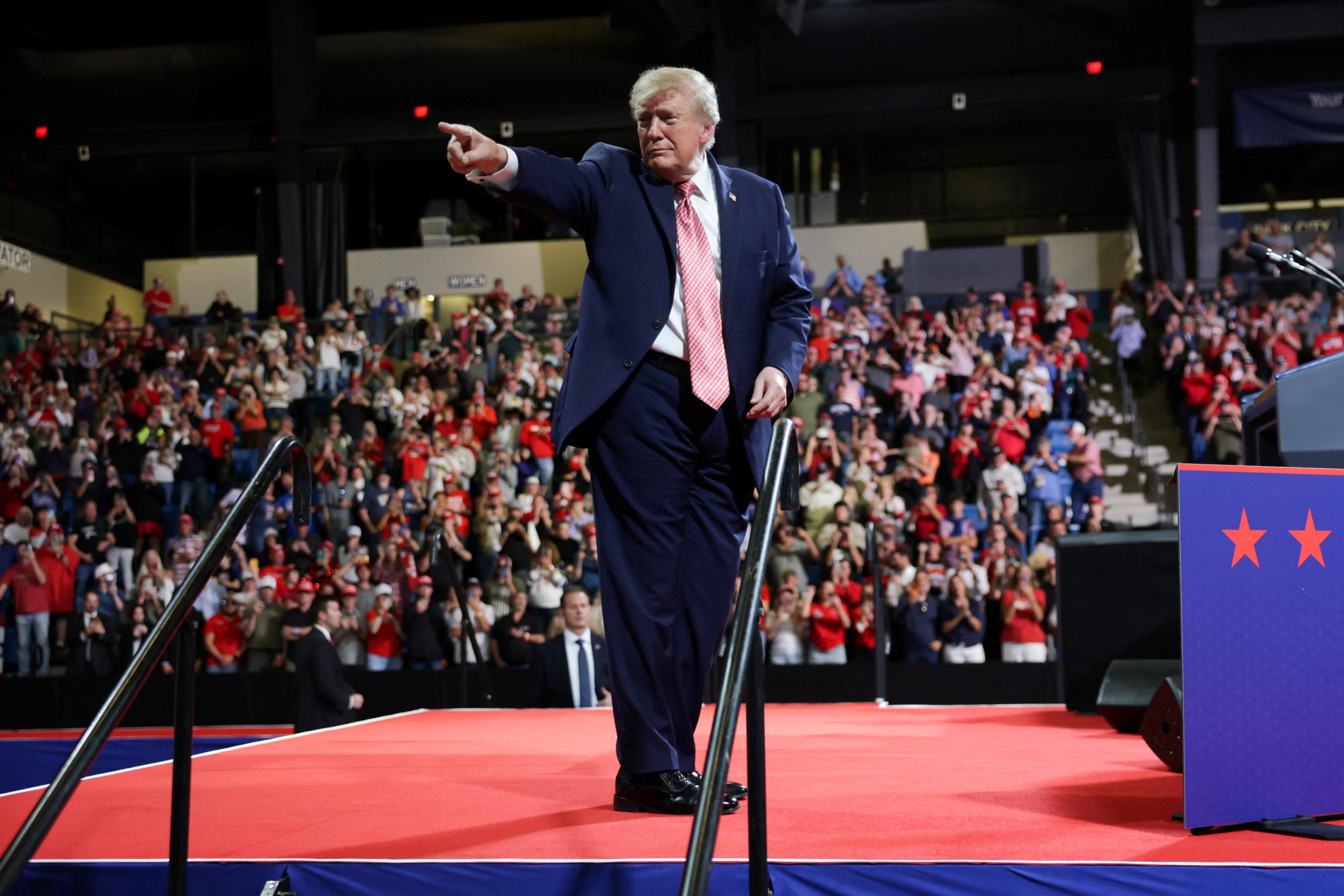 États-Unis : les émeutes en France s'invitent dans la campagne des midterms
