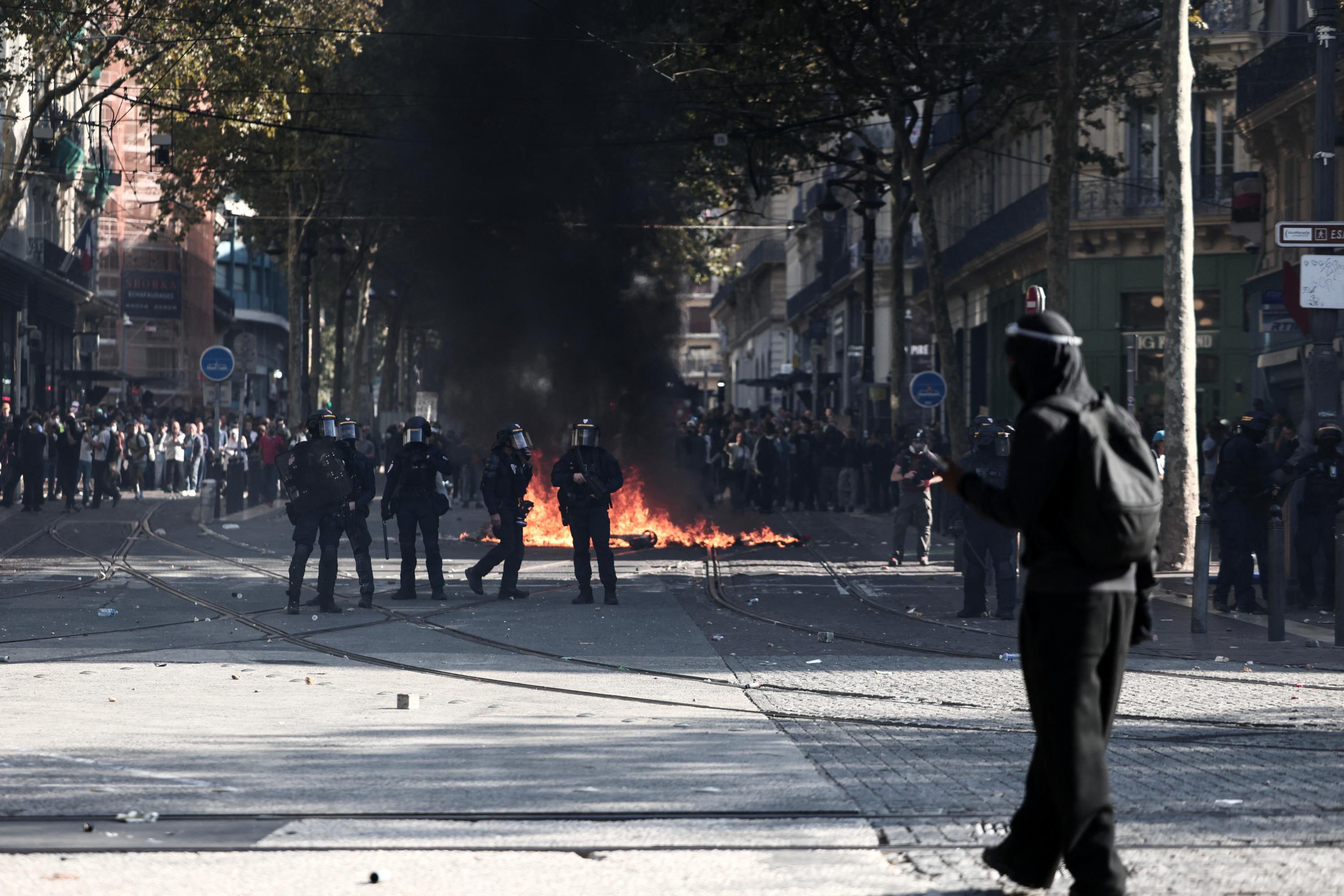 Couvre-feu pour mineurs à Marseille et dans les Bouches-du-Rhône