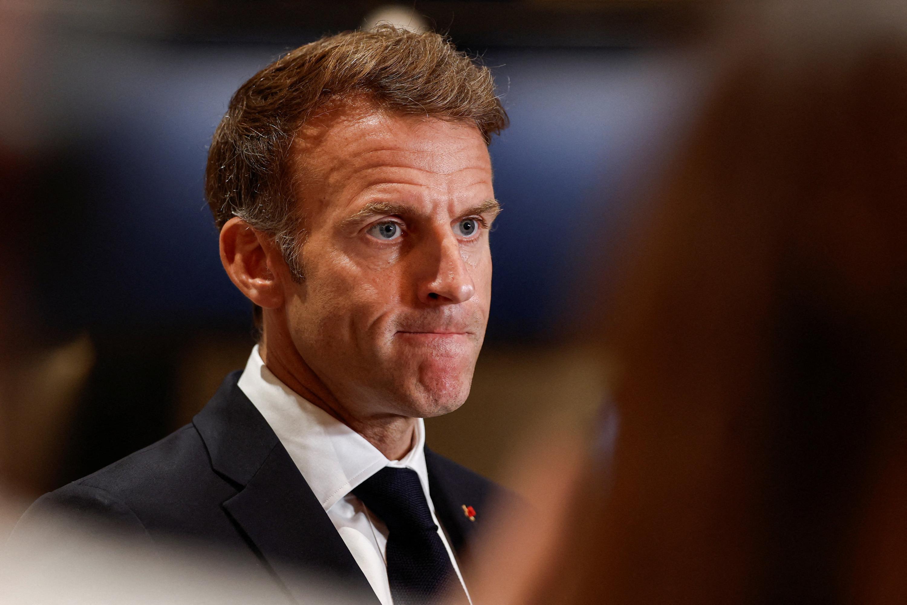Emmanuel Macron atterrit en Arabie saoudite, pour une visite surprise de sa tournée dans le Golfe