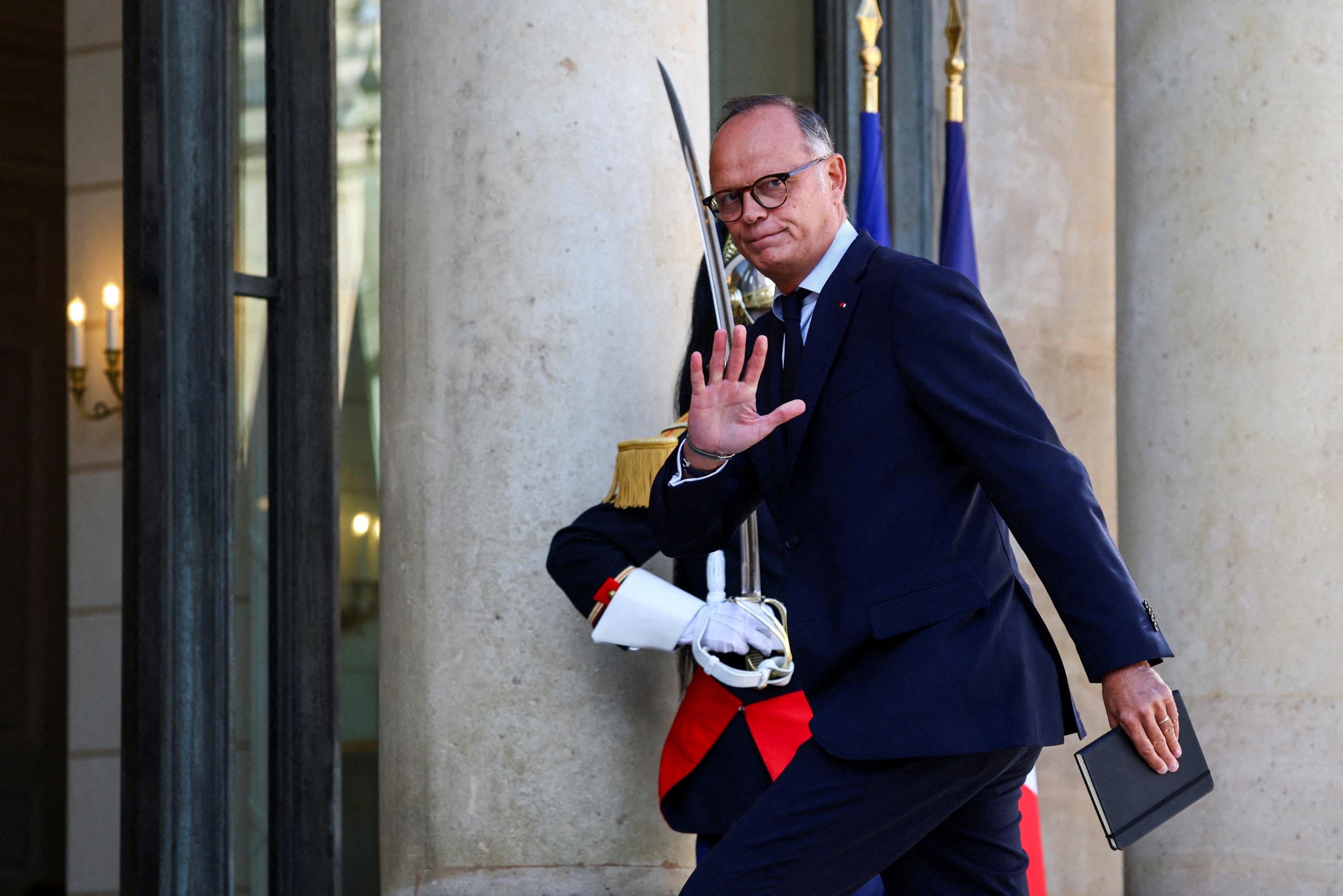«Je ne suis pas sûr que ça ait été compris» : Édouard Philippe critique le maintien du voyage d’Emmanuel Macron dans le Golfe en dépit des violences