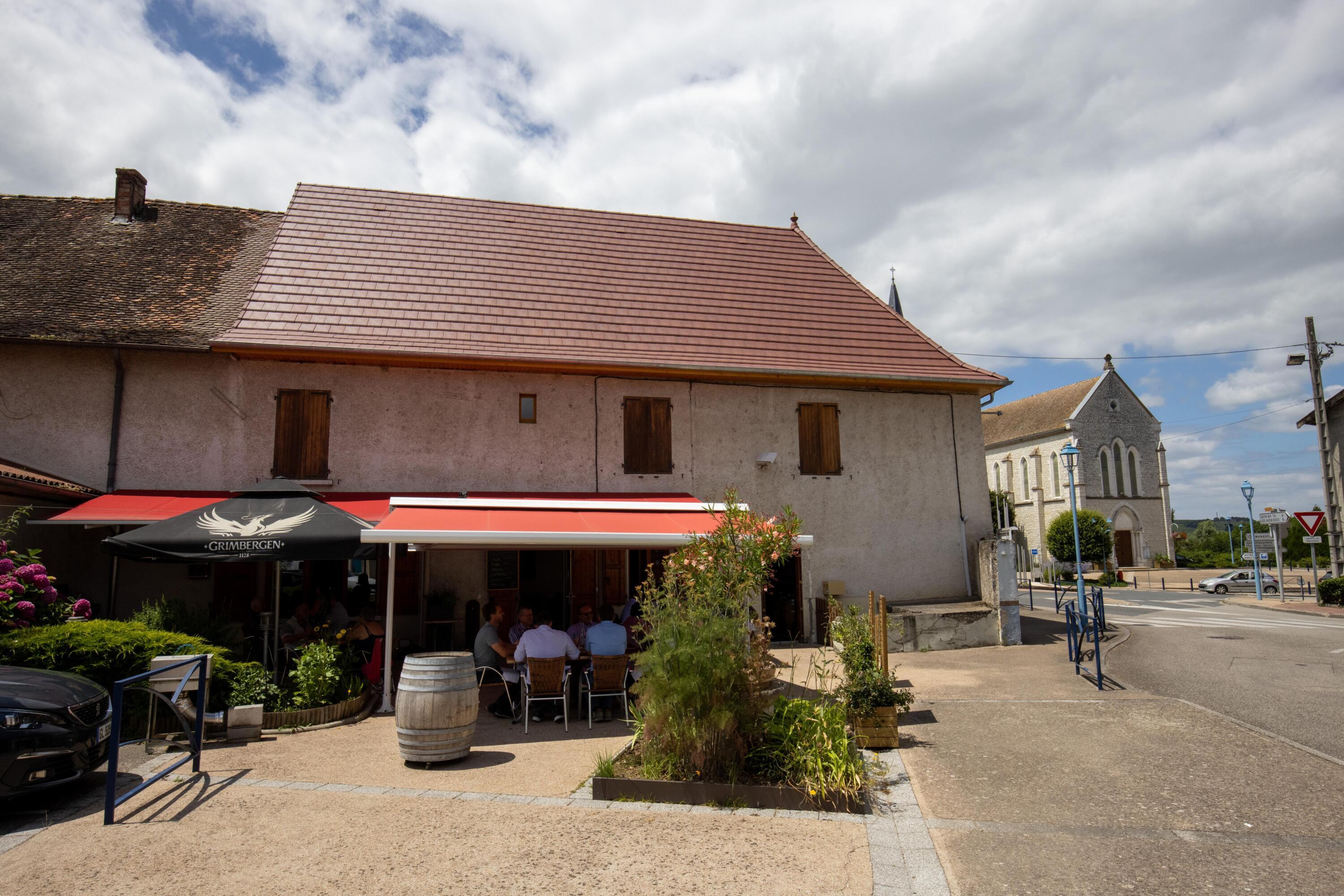 Faciliter l’ouverture de bistrots pour dynamiser les villages, l’étonnante proposition de loi adoptée à l’unanimité par le Sénat