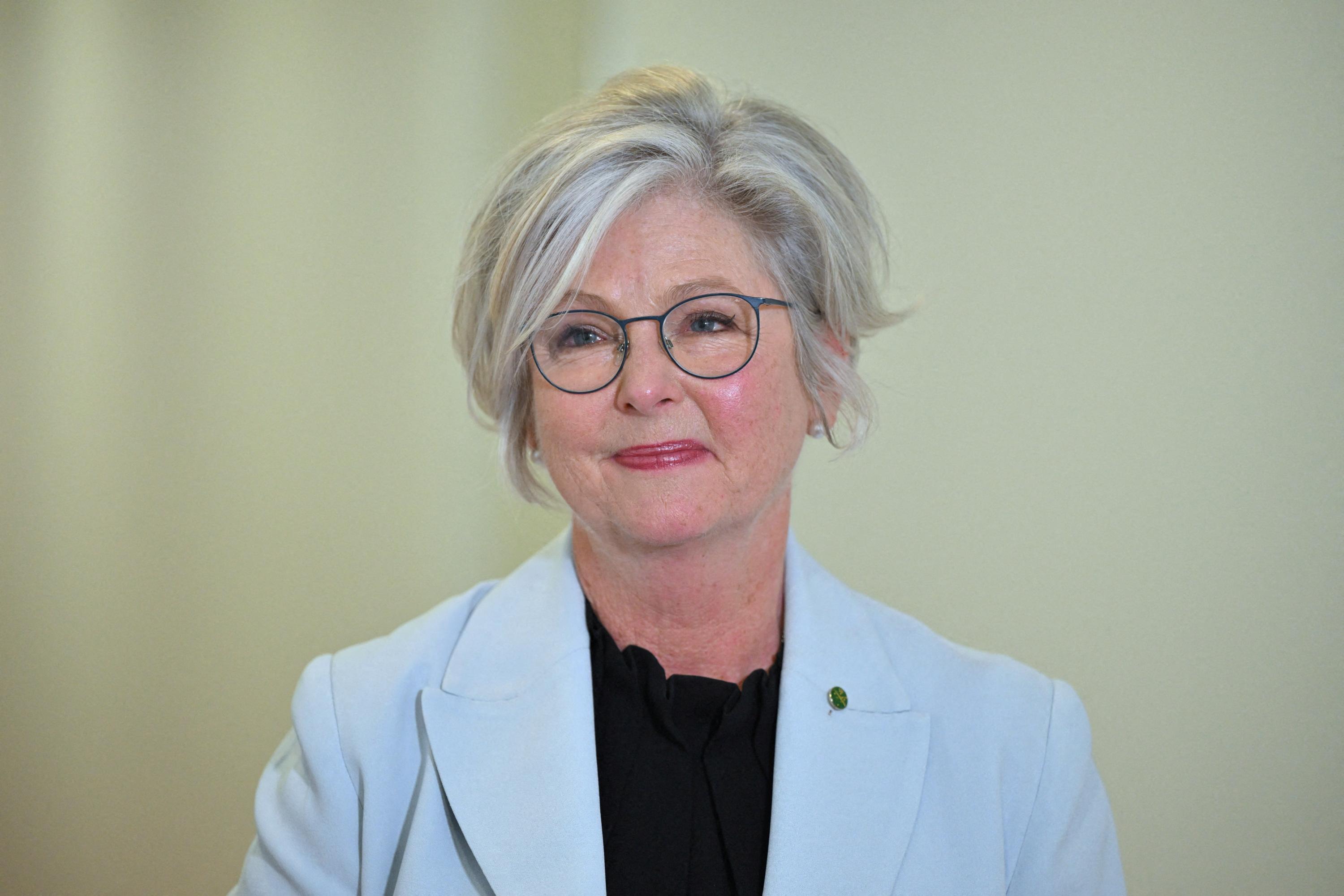 De la santé rurale au Parlement, le parcours de Helen Haines, la députée australienne grièvement blessée dans une attaque