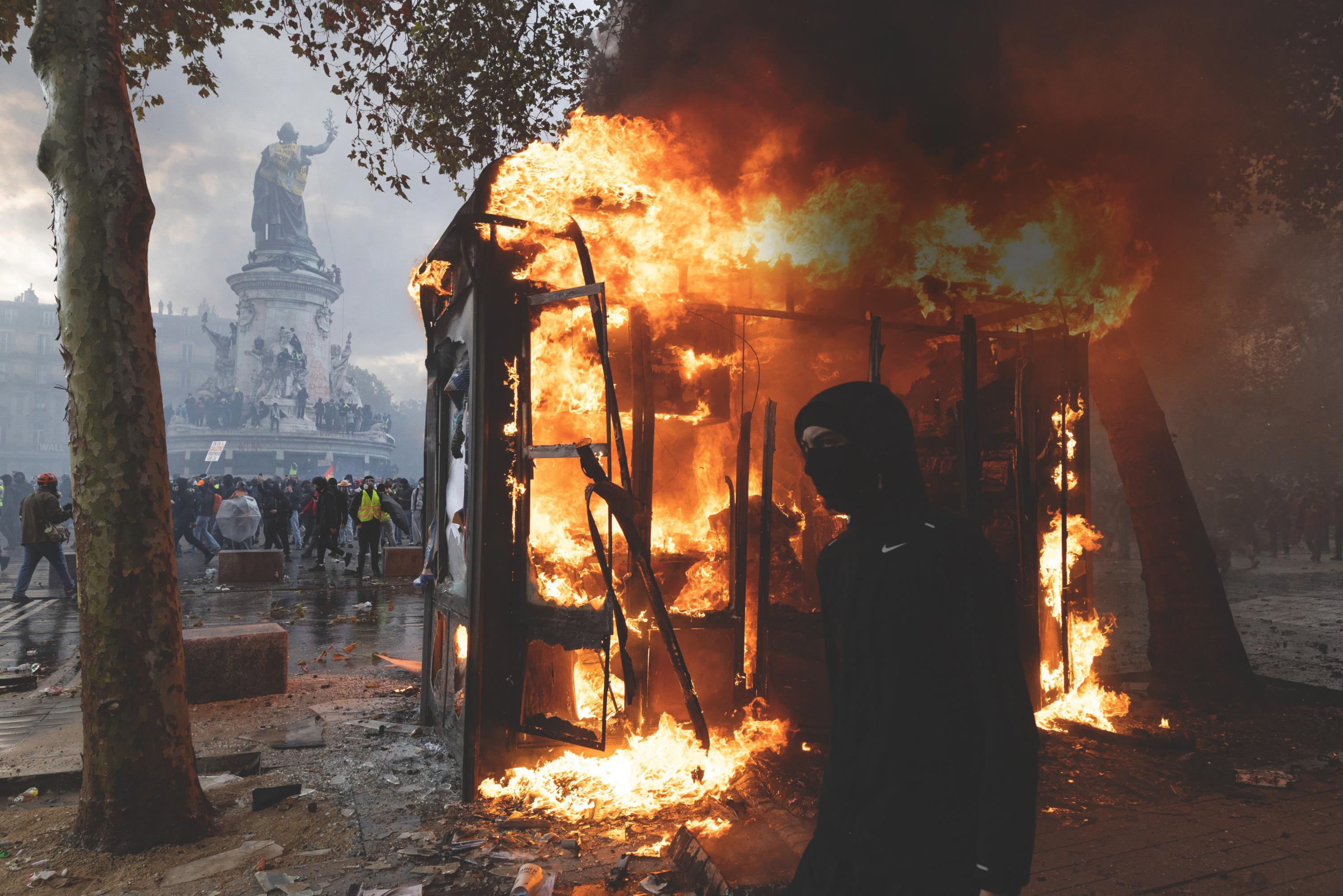 Comment en est-on arrivé là ? Des émeutes du 17 octobre à la crise de régime, par Dominique Reynié
