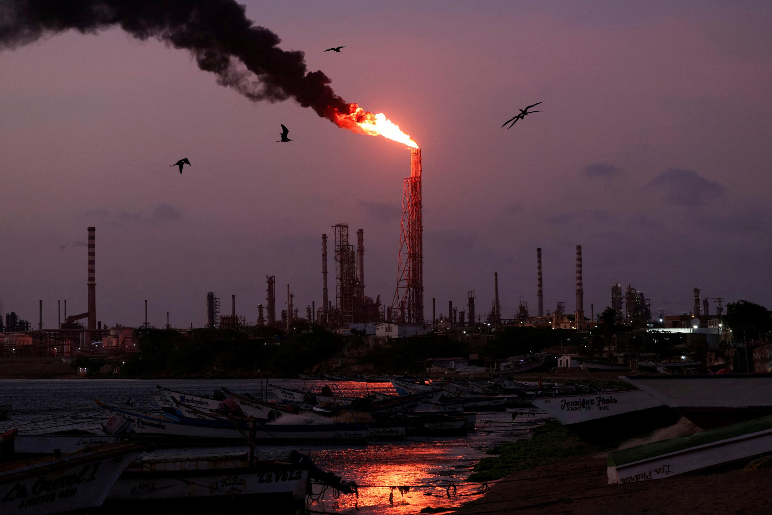 Le pétrole recule, entre prises de bénéfices et dialogue au Moyen-Orient