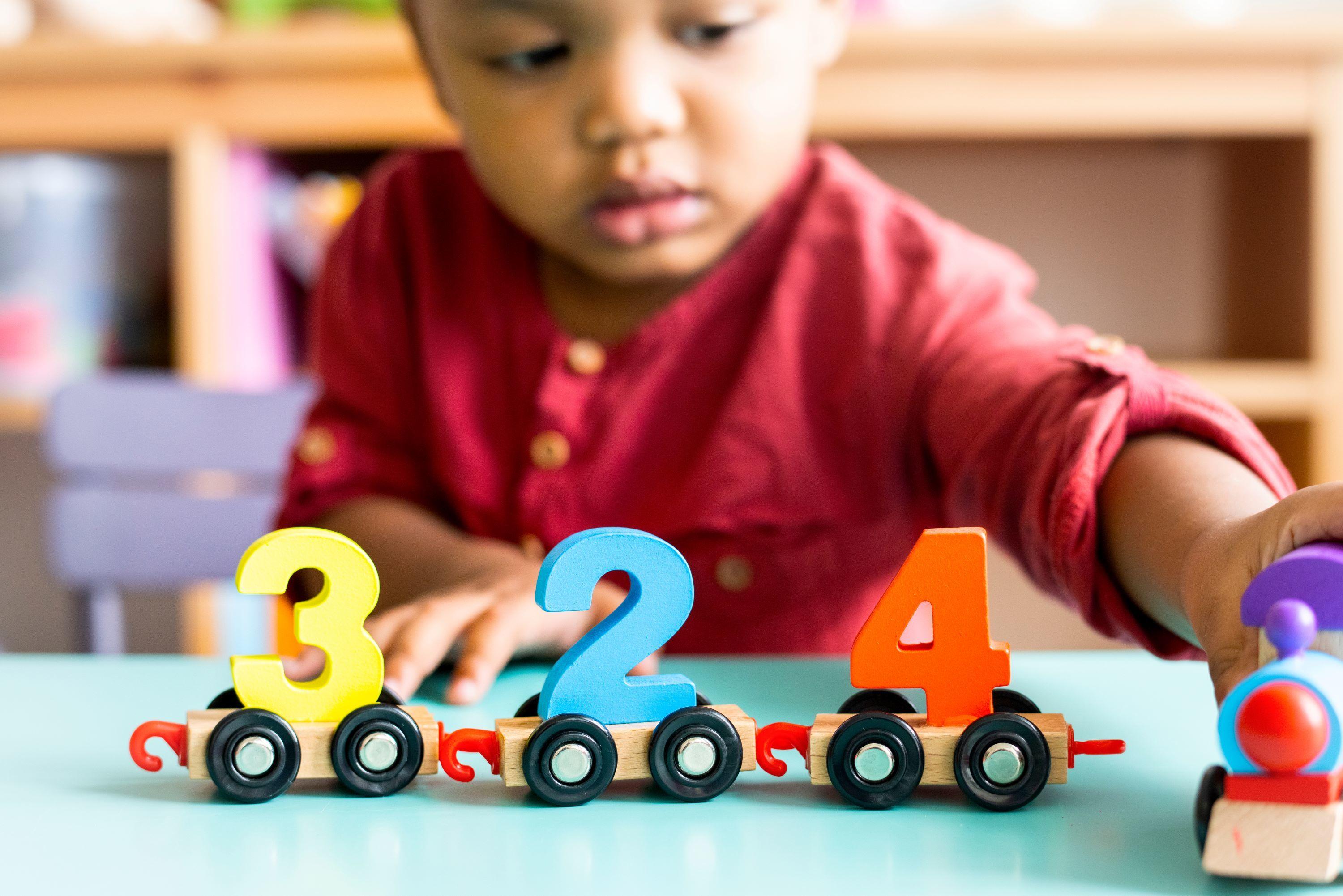 Lire article À seulement 2 ans, ce bébé arrive à résoudre des problèmes de maths