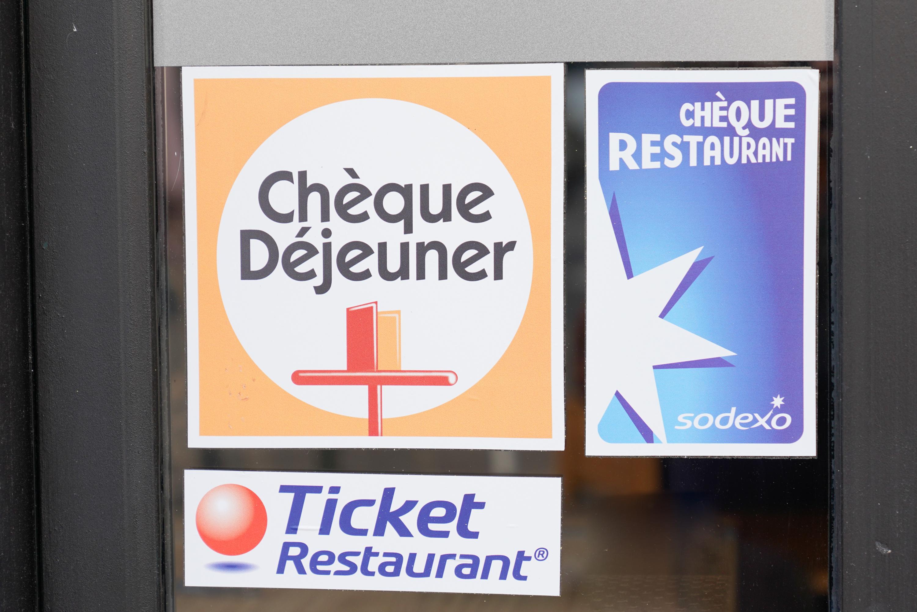 Flou juridique total : bras de fer entre distributeurs et restaurateurs sur l’utilisation des titres-restaurant en janvier