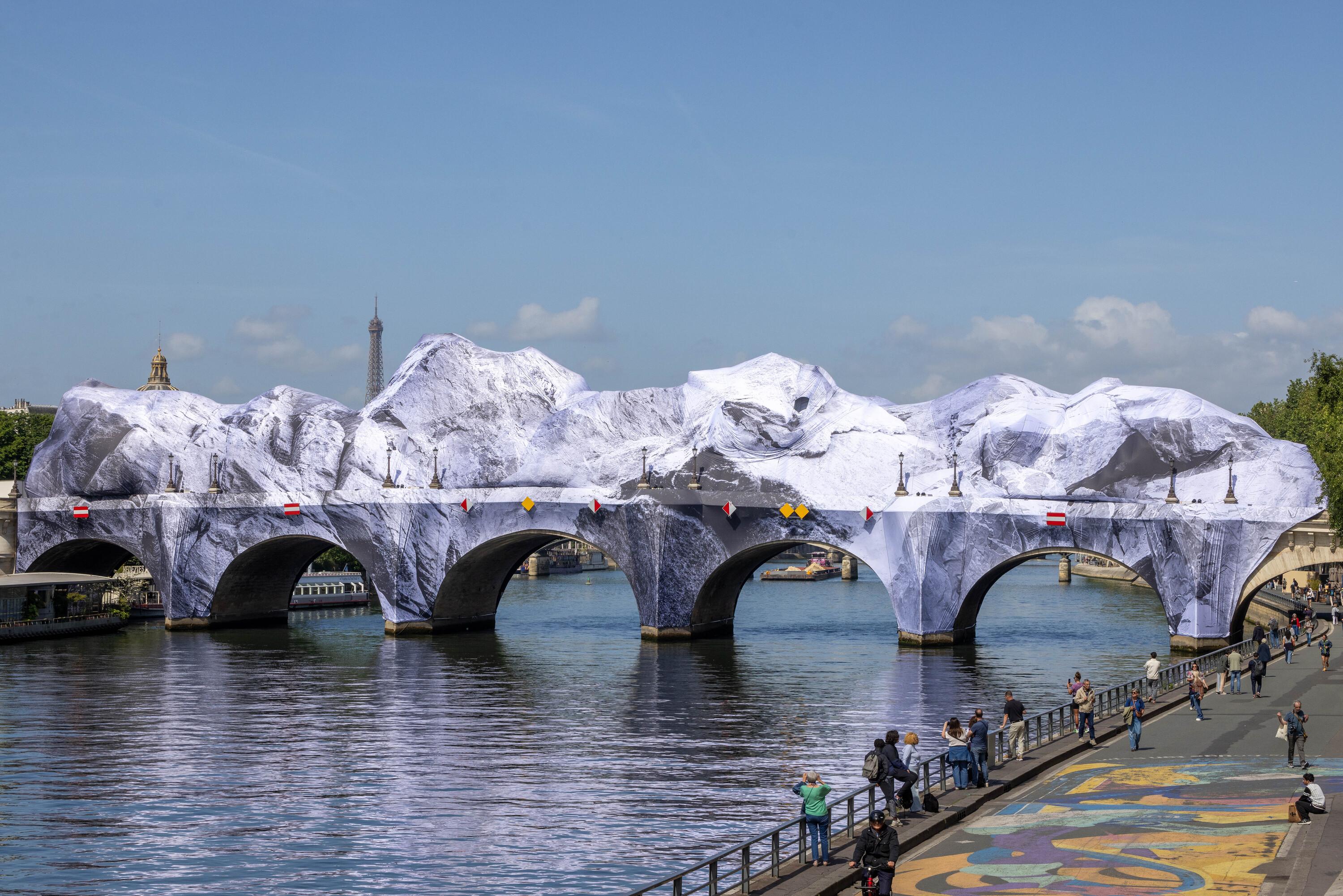 « La Caverne du Pont-Neuf » : un documentaire sur l’installation de JR et l’impact des tornades de juin — Info & Société