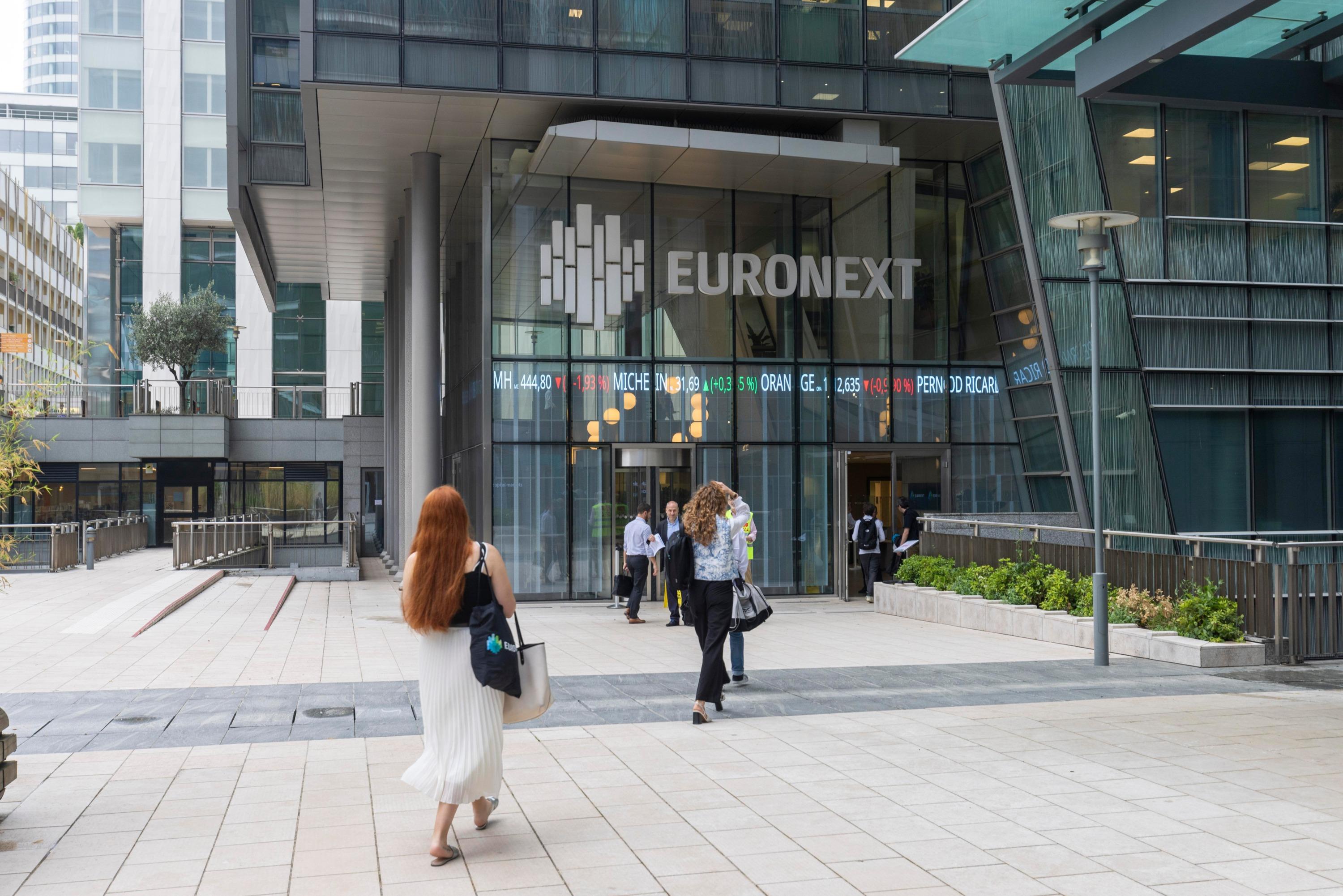 Les Bourses européennes terminent en repli, sauf Paris
