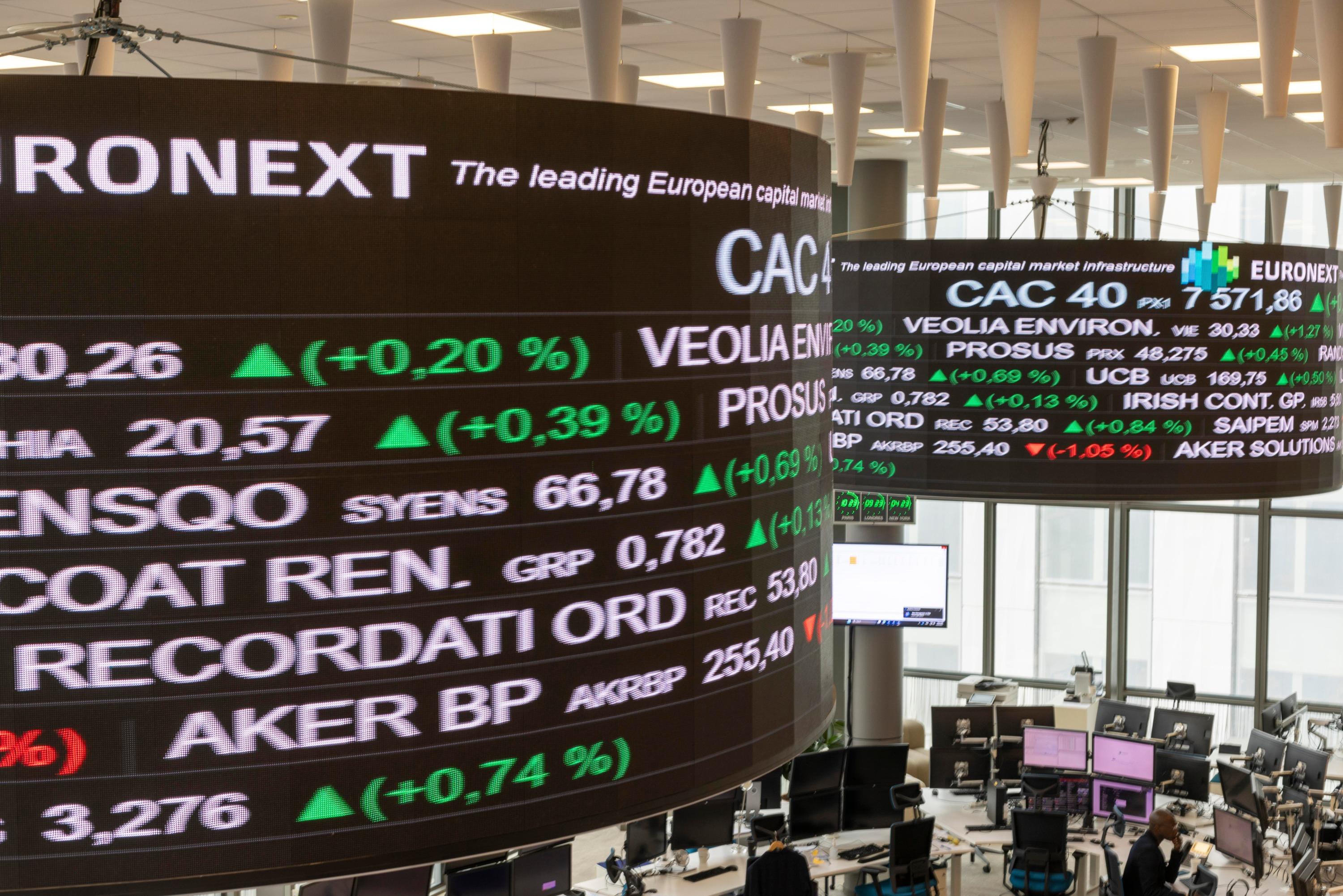 La Bourse de Paris termine en baisse, entre ventes des semi-conducteurs et Moyen-Orient