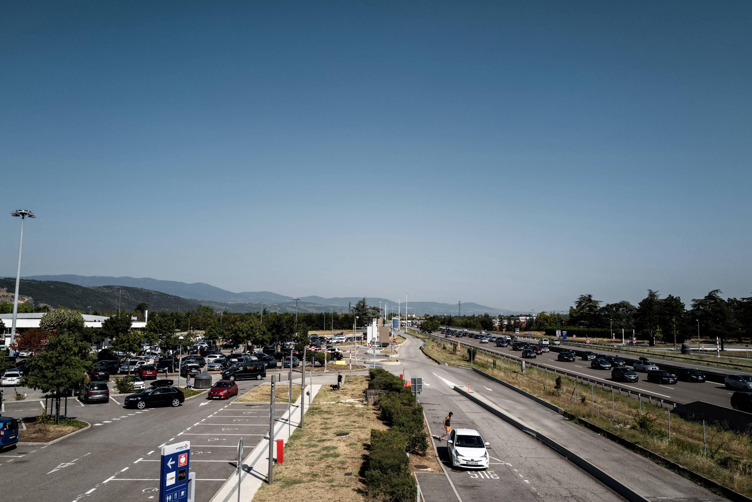 Var : un cadavre découvert dans une voiture sur une aire d’autoroute