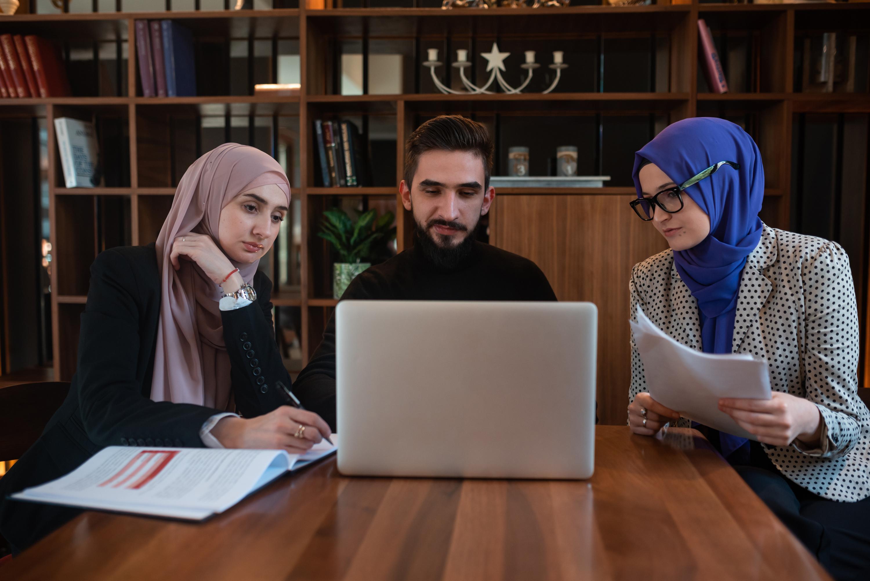 Produits bancaires spéciaux, établissements dédiés, cursus universitaires… La montée en puissance de la finance islamique en France