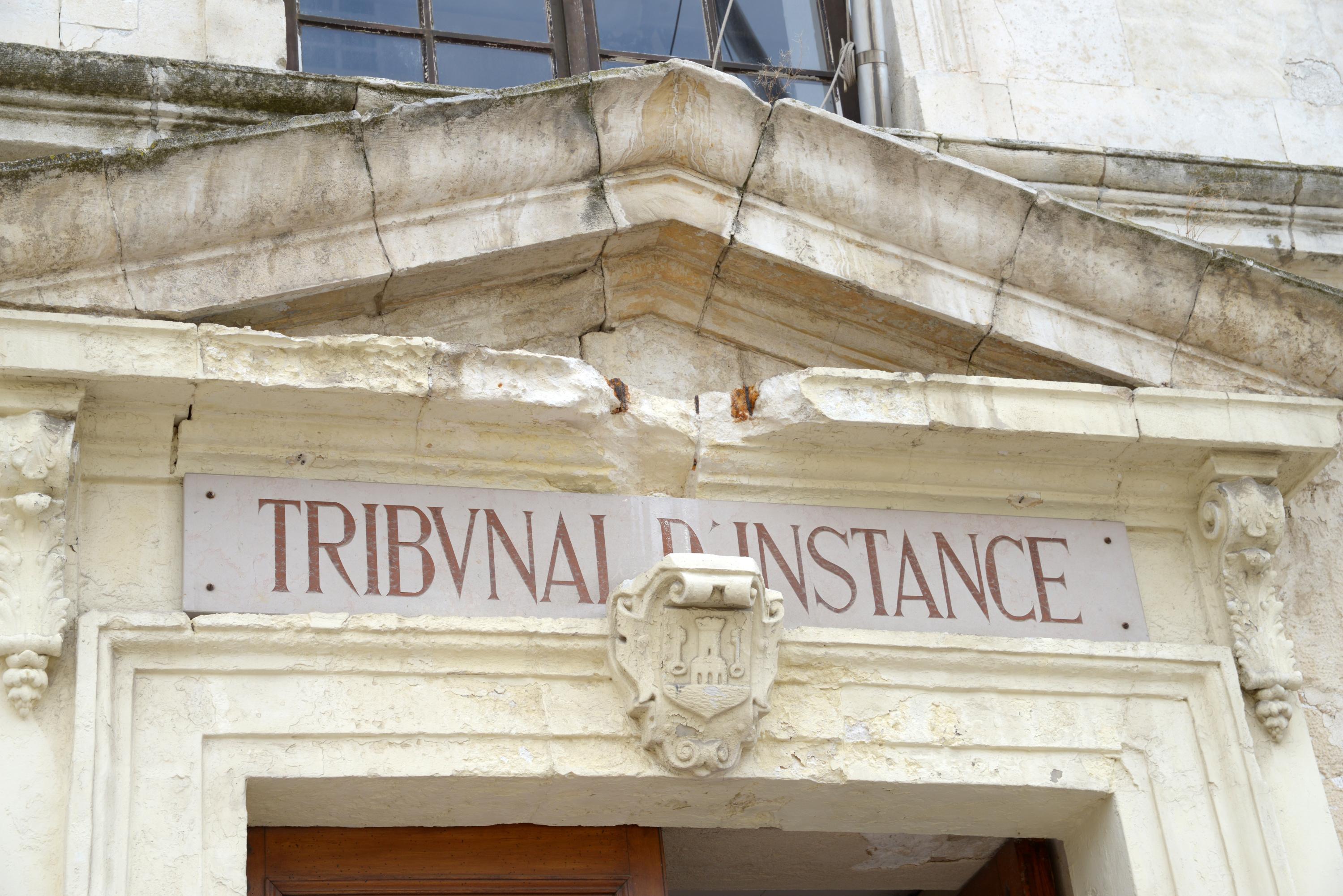 La présidente du tribunal de Fort-de-France perquisitionnée, accusée de détournement de fonds publics