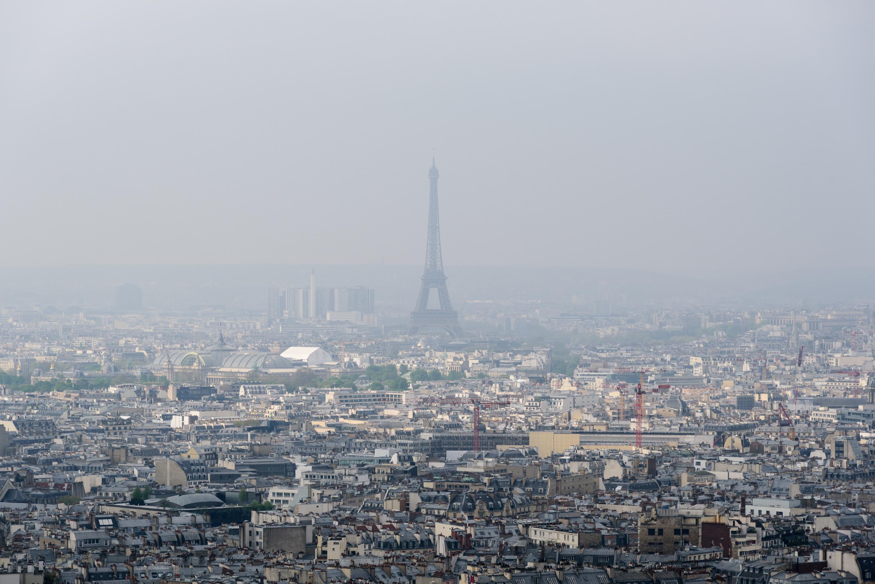 Les poids lourds et véhicules utilitaires légers responsables de 40% de la pollution à Paris, selon l’association Respire