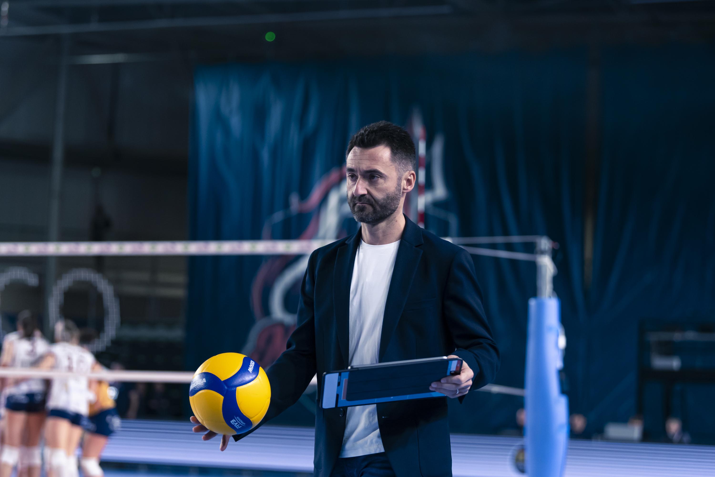 Volley : l'Espagnol Cesar Hernandez nouveau sélectionneur des Bleues