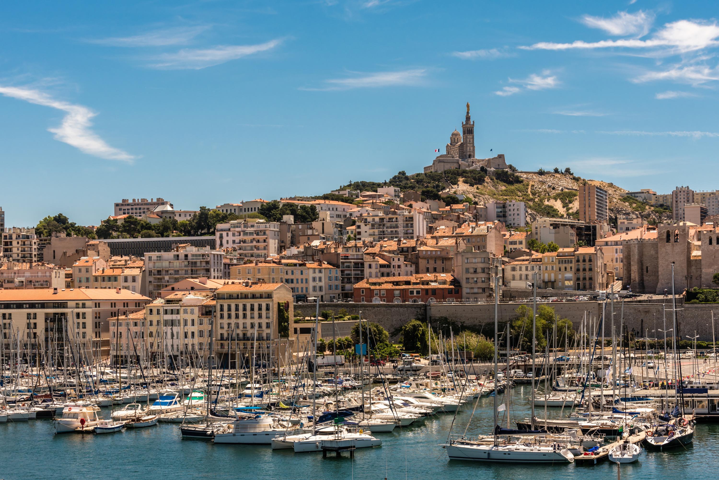 La durée de location maximale de résidences principales à des touristes a été fortement abaissée de 120 à 90 jours, à Marseille.
