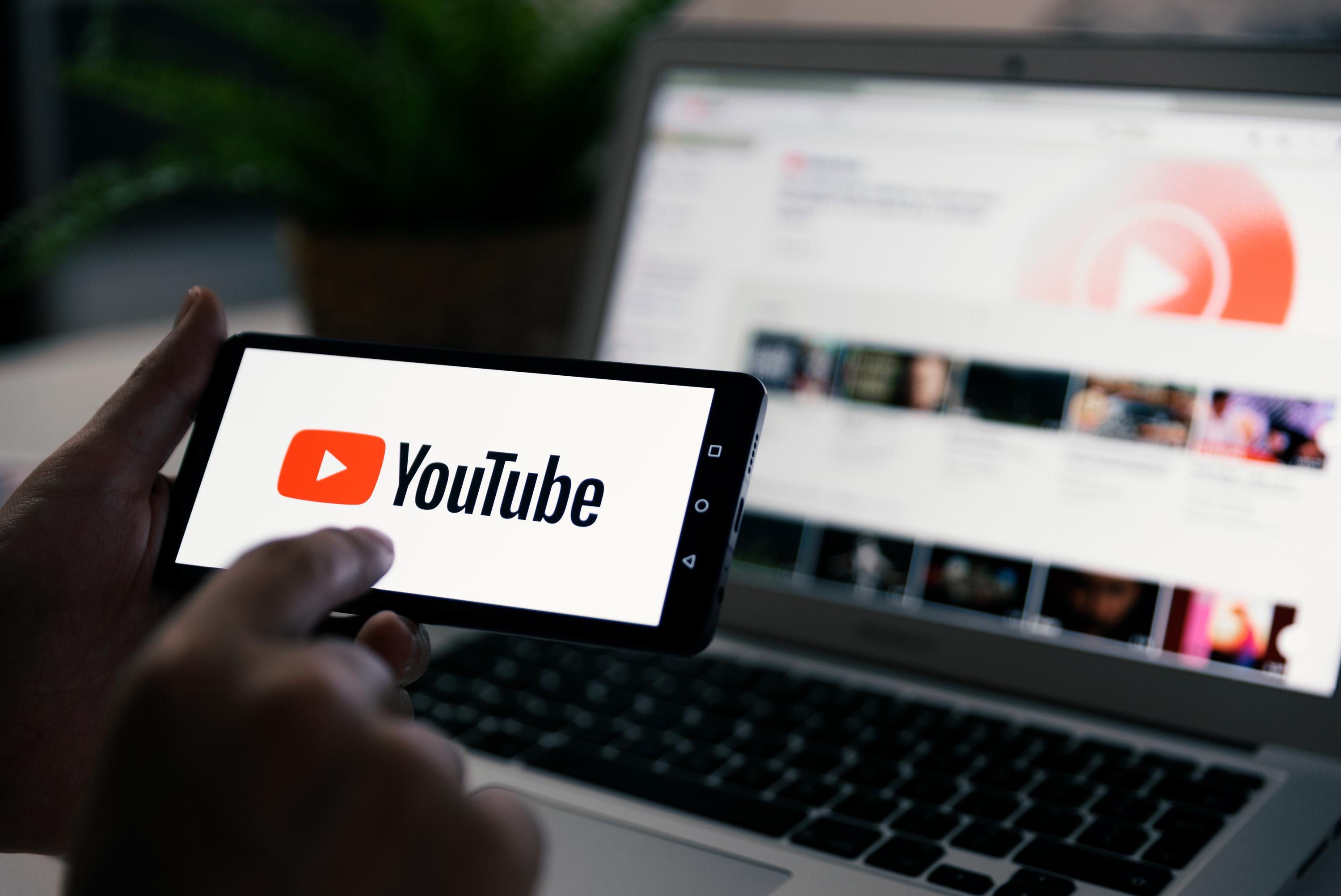 Plus d’un Français sur deux s’informe désormais sur YouTube