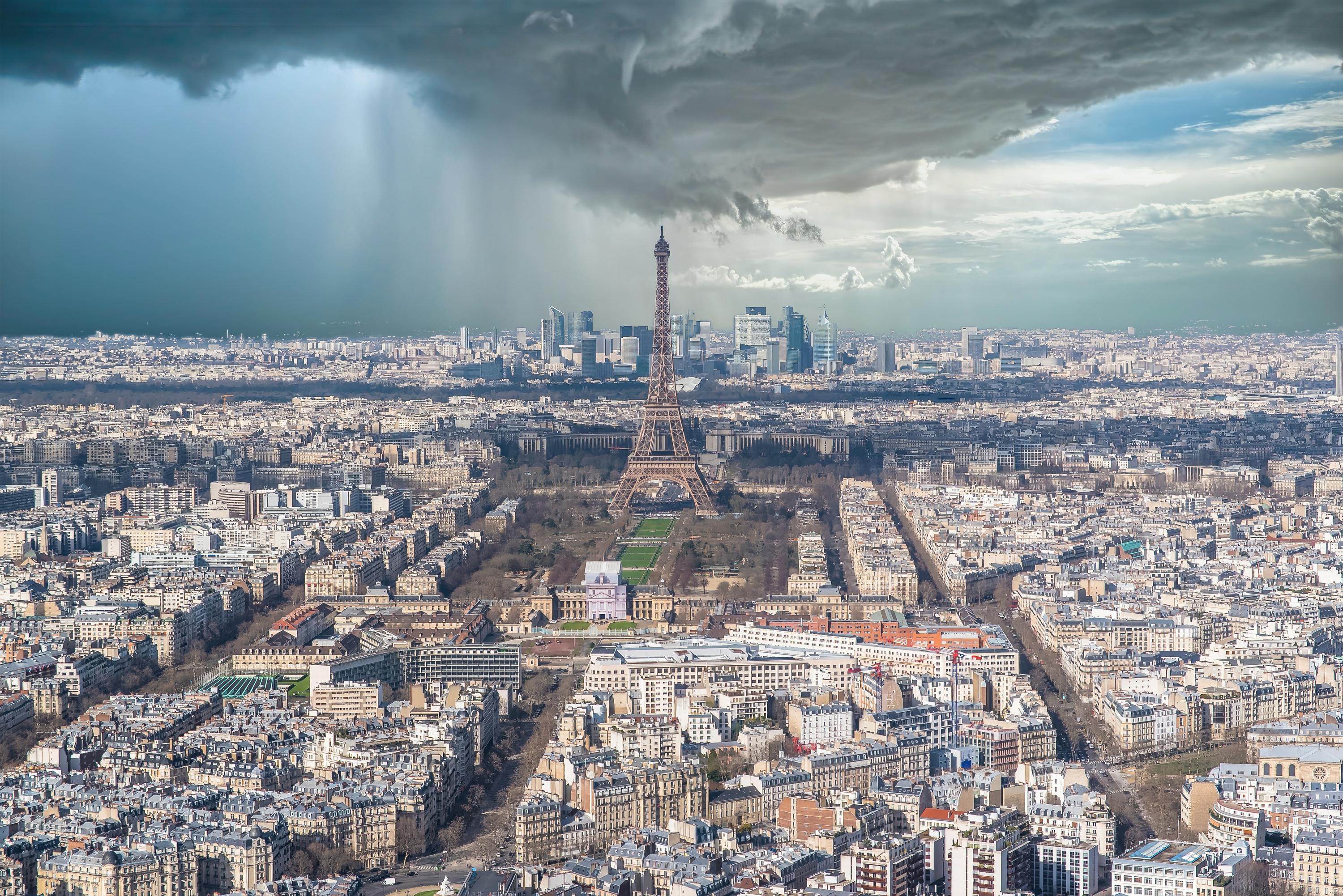 Recul du PIB, signaux alarmants... La France risque-t-elle la récession ?