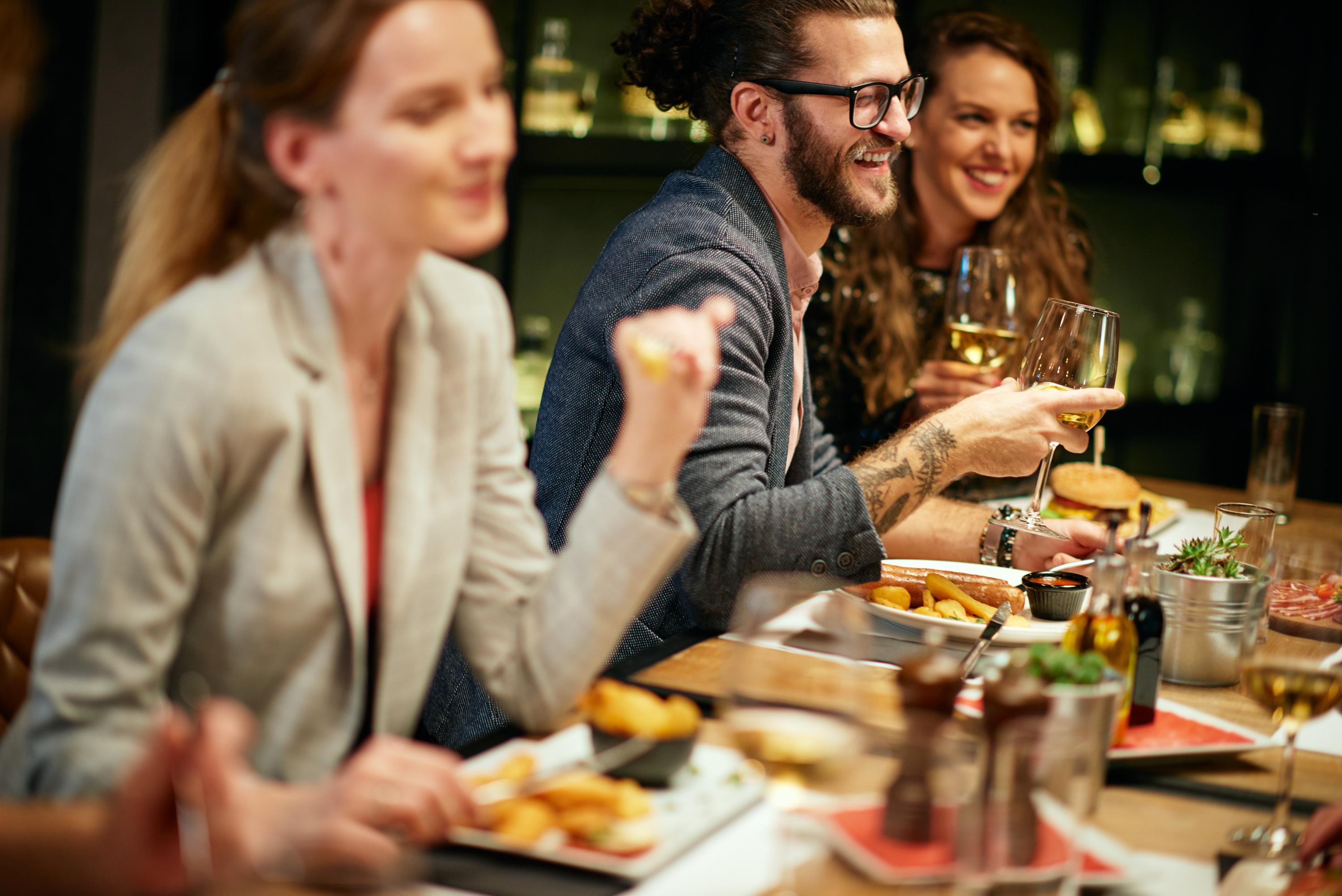 Un restaurant en pied d’immeuble qui entraîne des nuisances sonores et olfactives peut ne pas être condamné