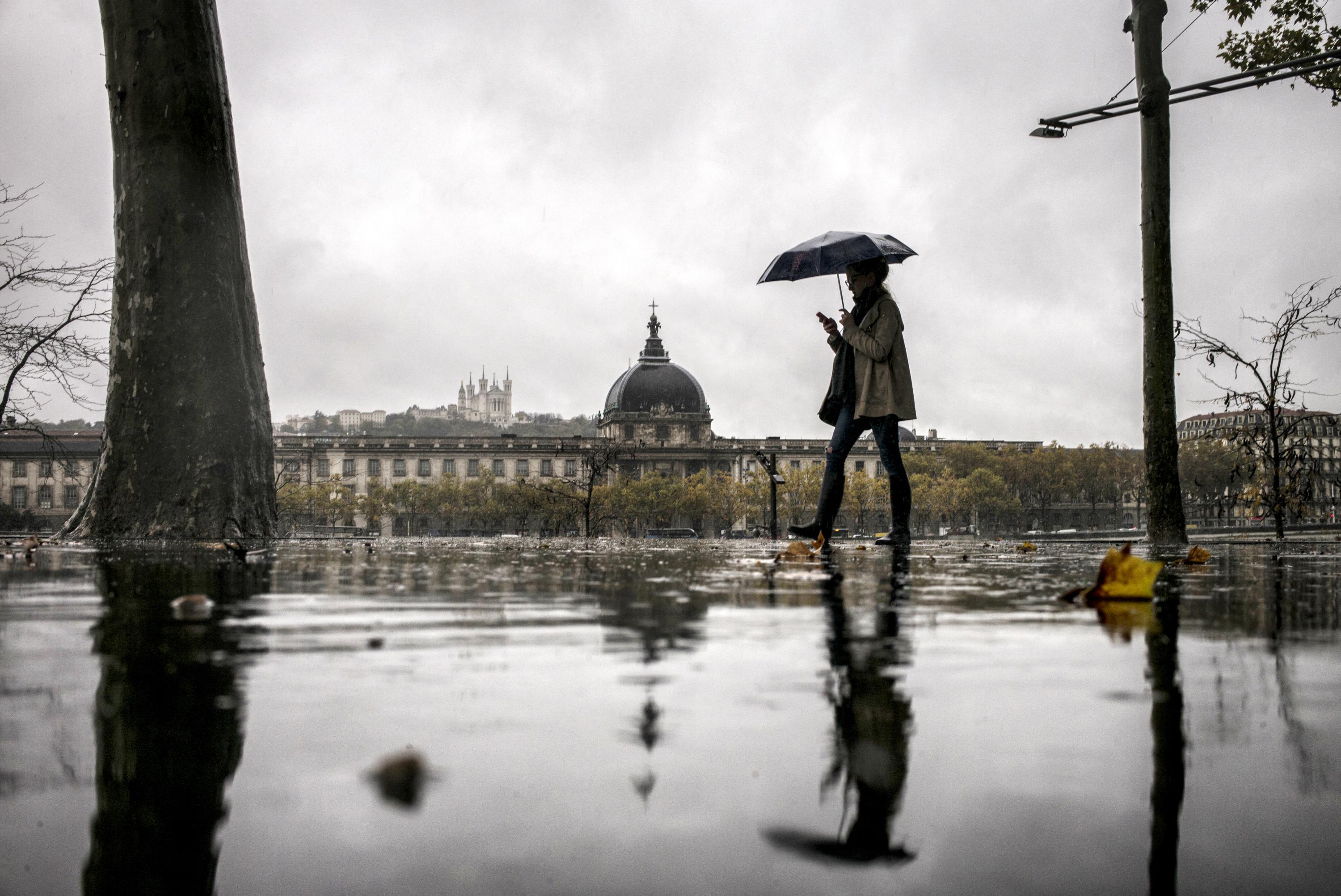 Lyon : inondations et trafic perturbé après de fortes pluies cette nuit