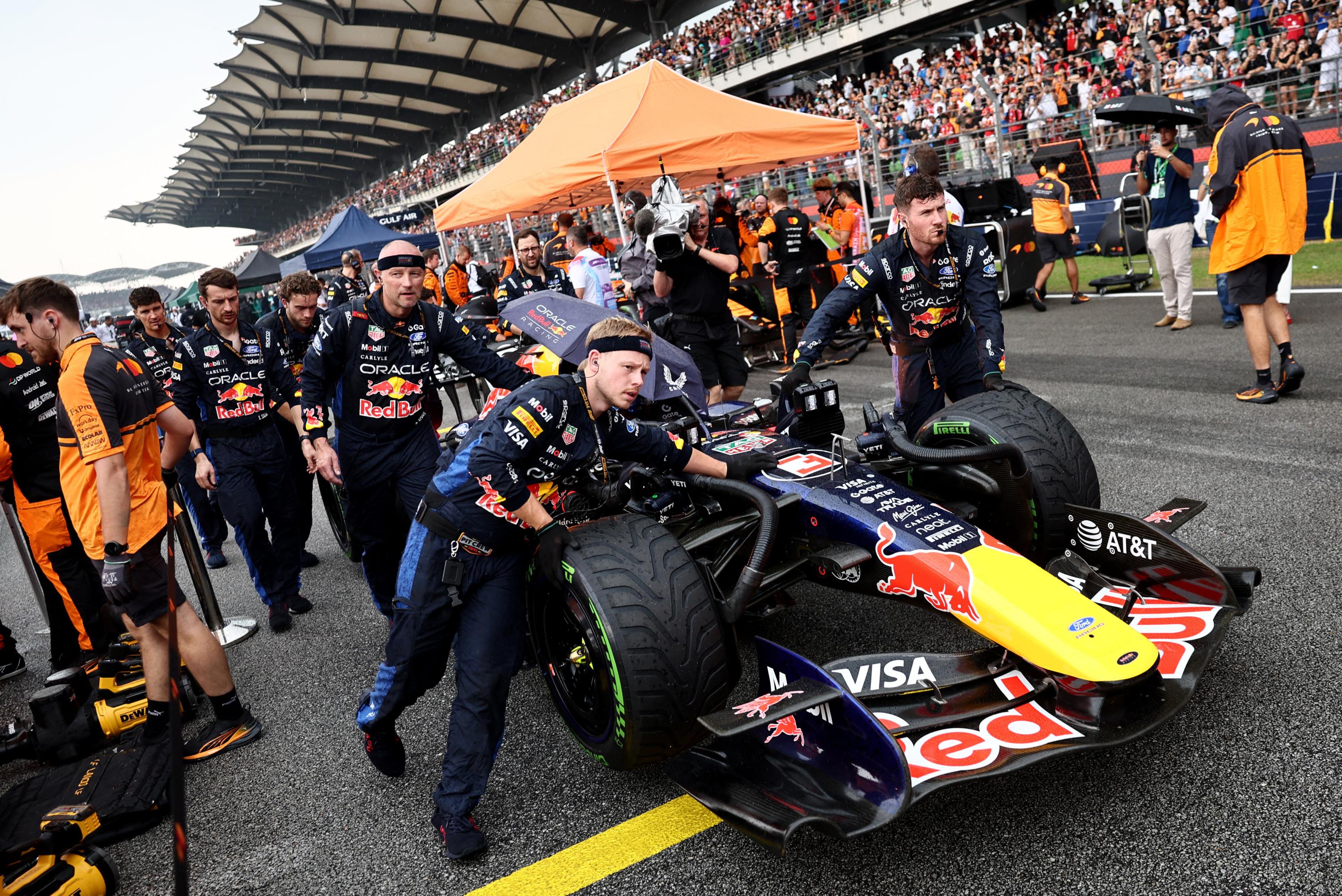 EN DIRECT - Formule 1 : après le déluge, les conditions s’améliorent, le départ va pouvoir être donné
