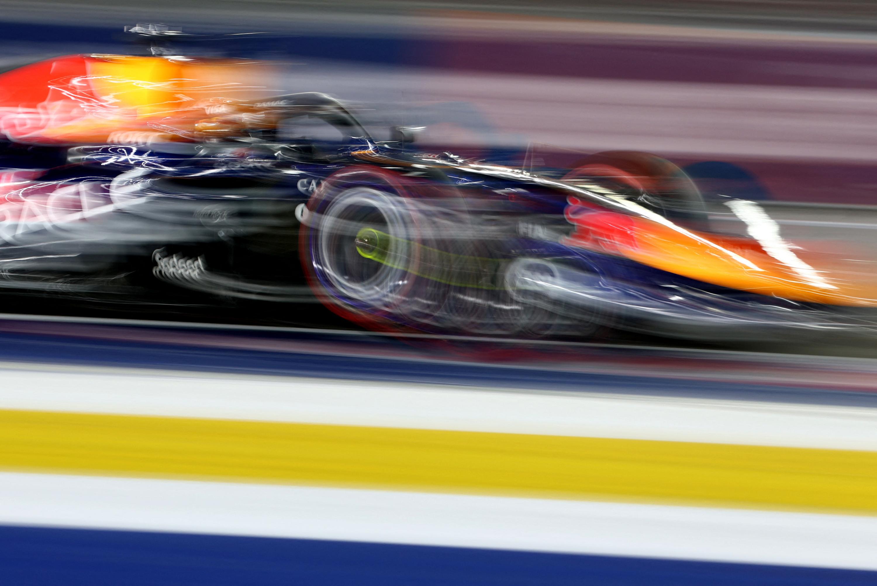 EN DIRECT - Formule 1 : seul au monde, Verstappen fonce vers un premier succès à Singapour