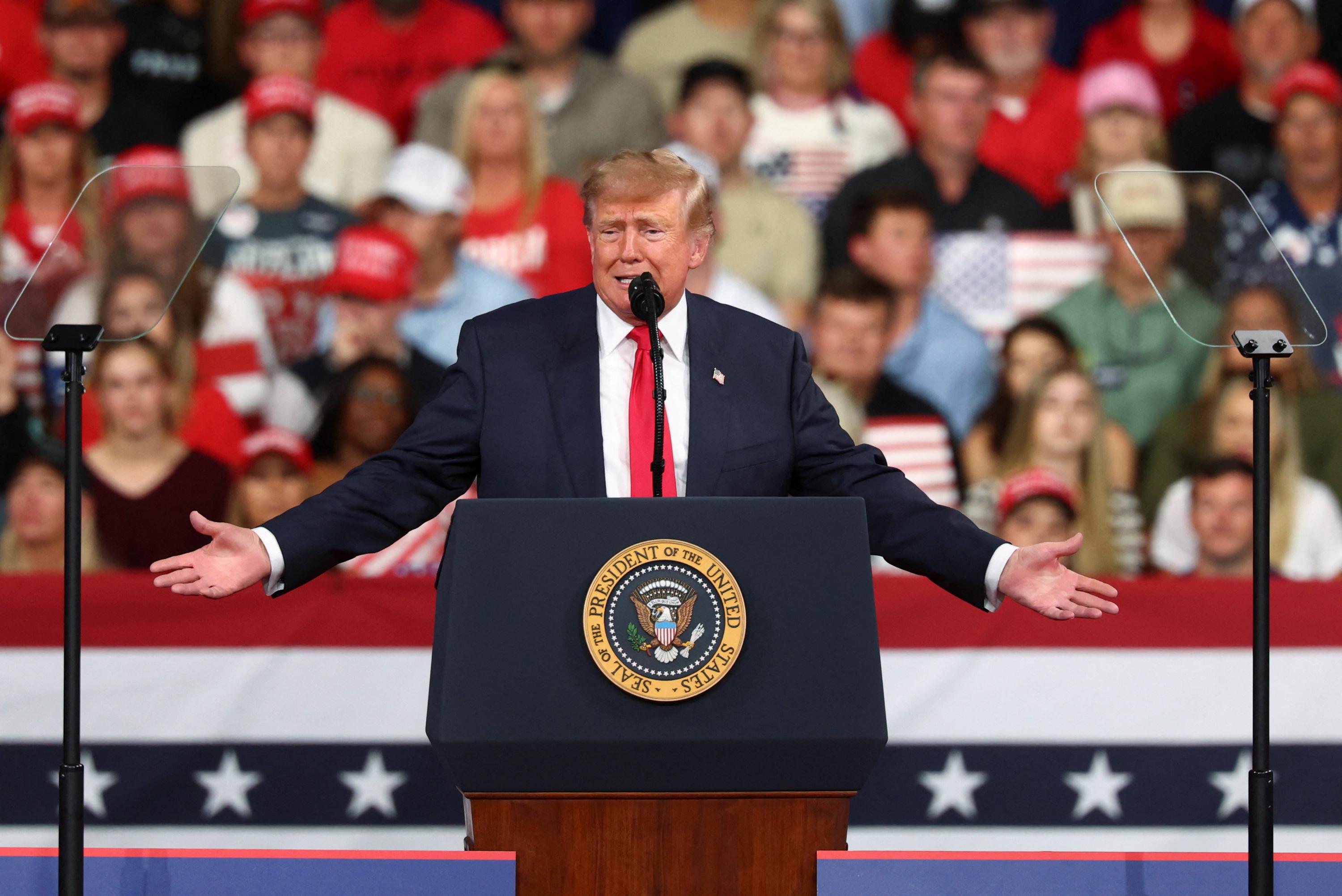 «Faites comme si j’étais candidat» : Donald Trump au centre de la campagne des élections de mi-mandat miniatura