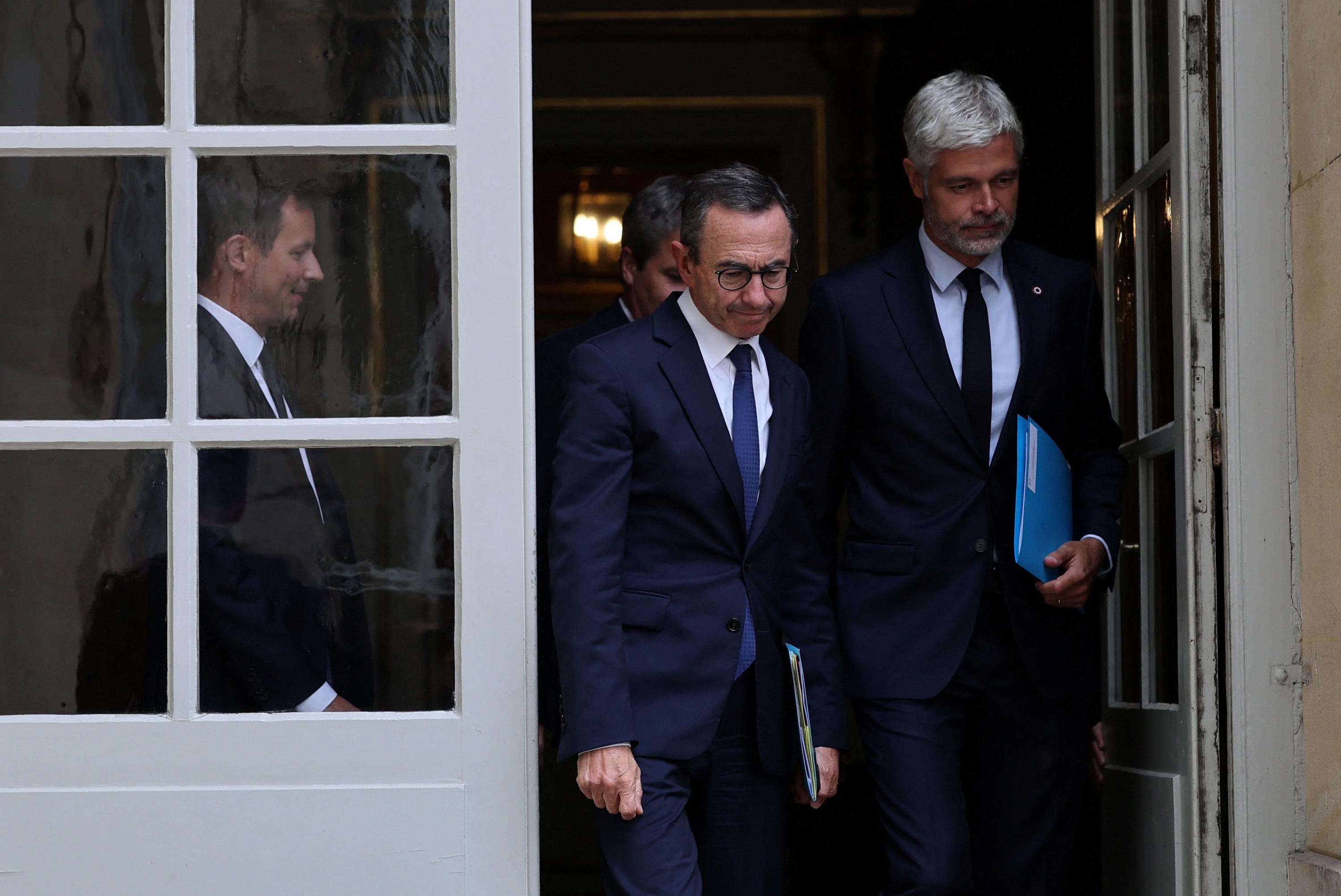 "Les Républicains affrontano la minaccia della sinistra a Matignon: il congresso a Port-Marly per trovare soluzioni alla crisi politico-economica in Francia"