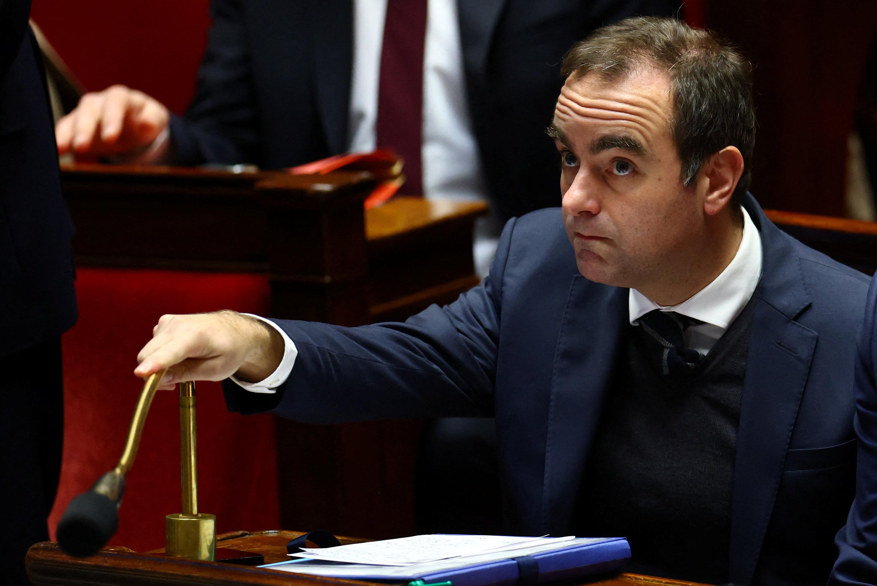 Budget de la Sécu : Sébastien Lecornu salue une «majorité de responsabilité» qui a permis son adoption
